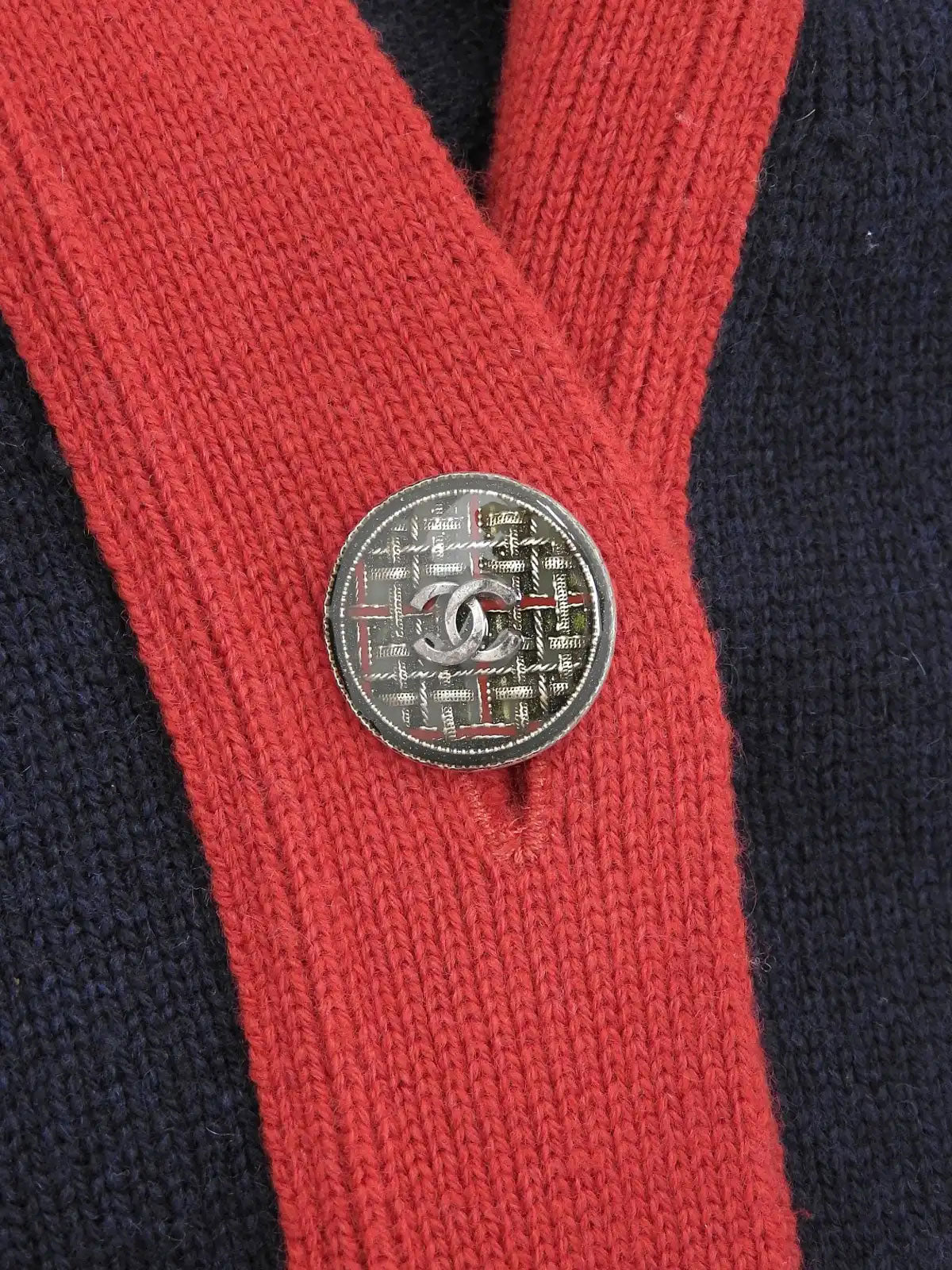 海军蓝/红色 CC Mark 羊绒纽扣开衫