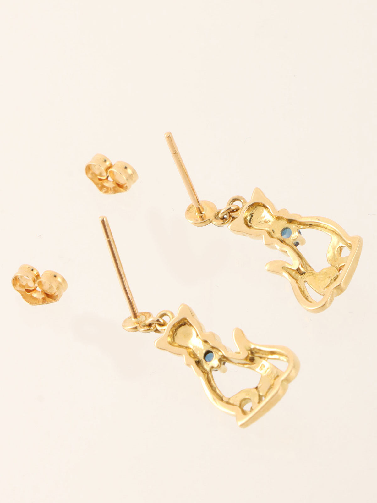 18K Sapphire Cat Motif Earrings in Gold/Blue