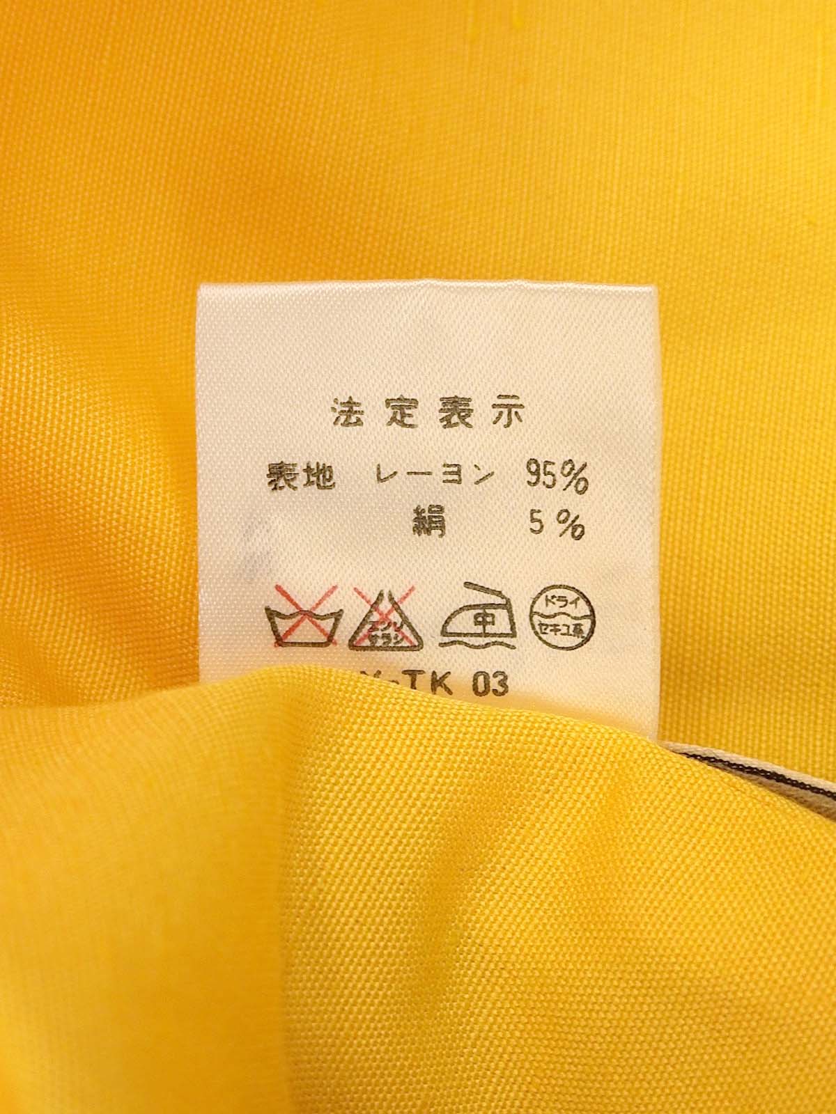 黄色徽标纽扣夹克