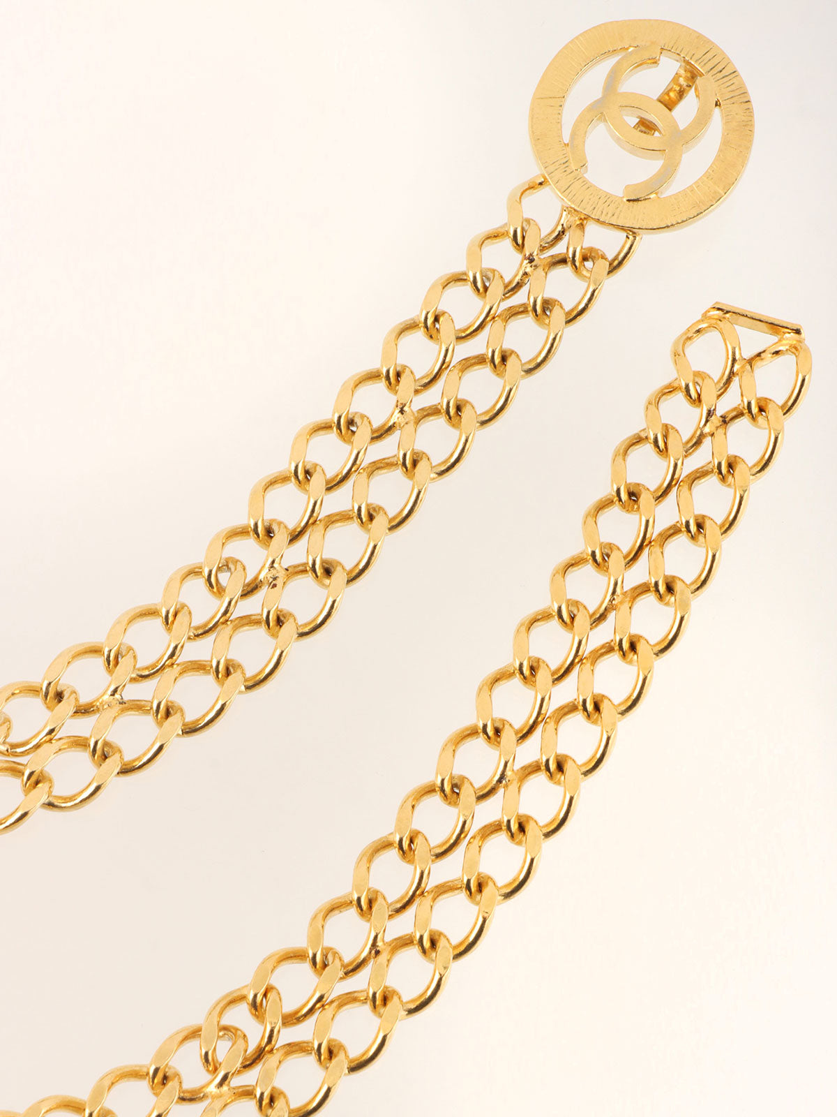 Round CC Mark Plate Chain Belt Gold