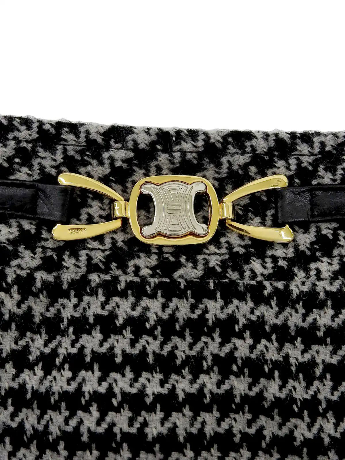 Houndstooth pattern set-up in gray/black