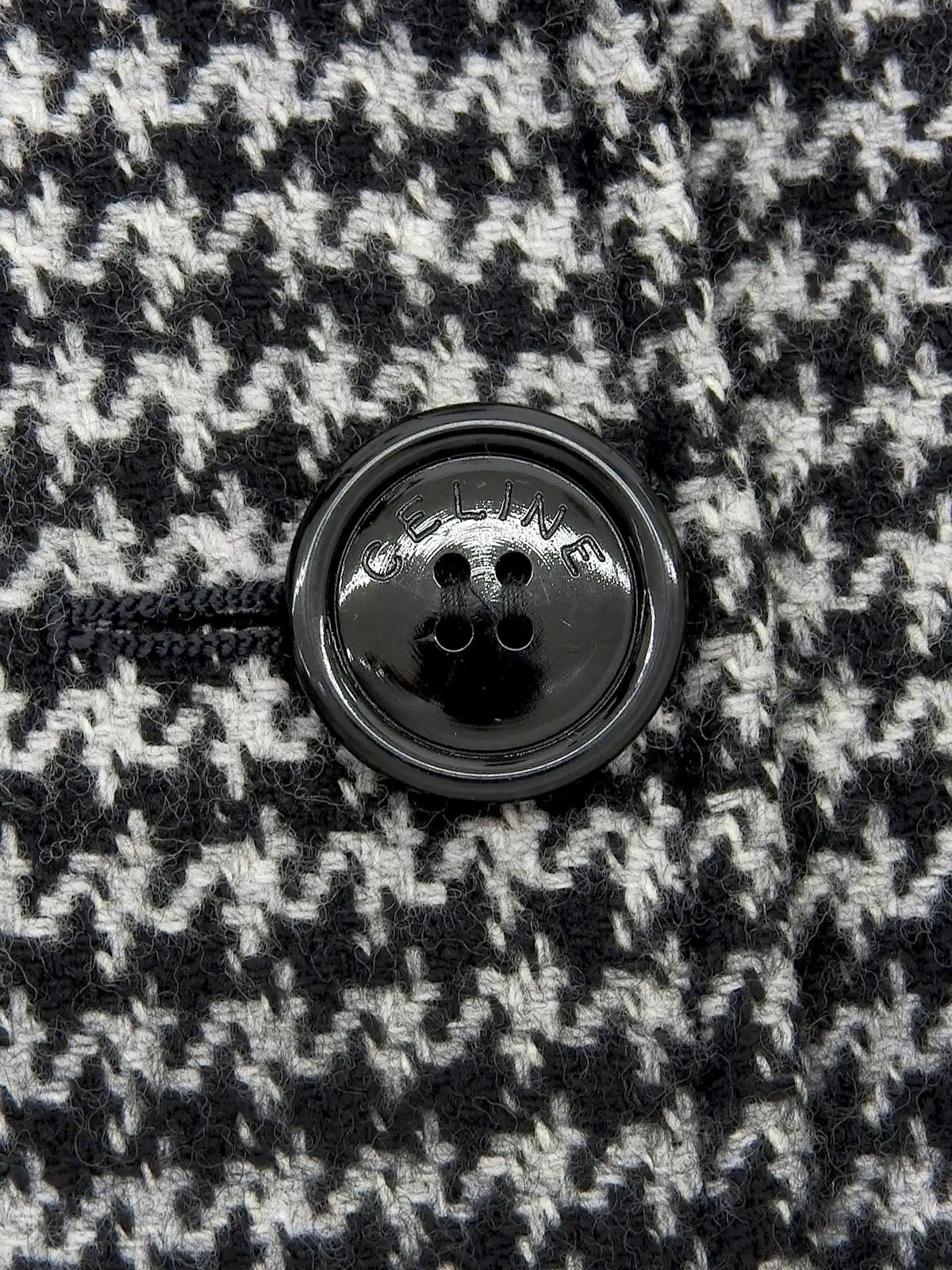 Houndstooth pattern set-up in gray/black