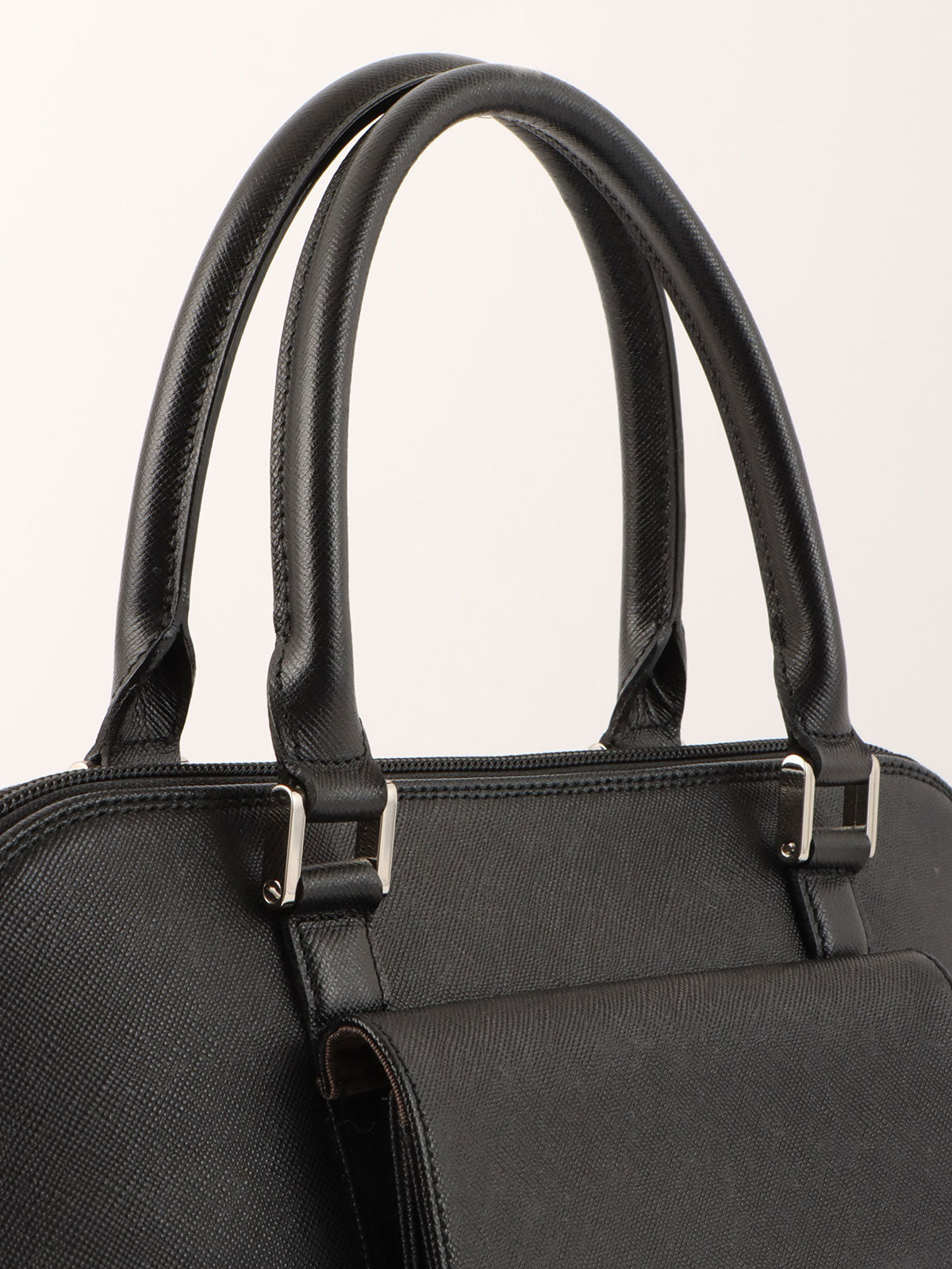 ロゴプレートハンドバッグ ブラック