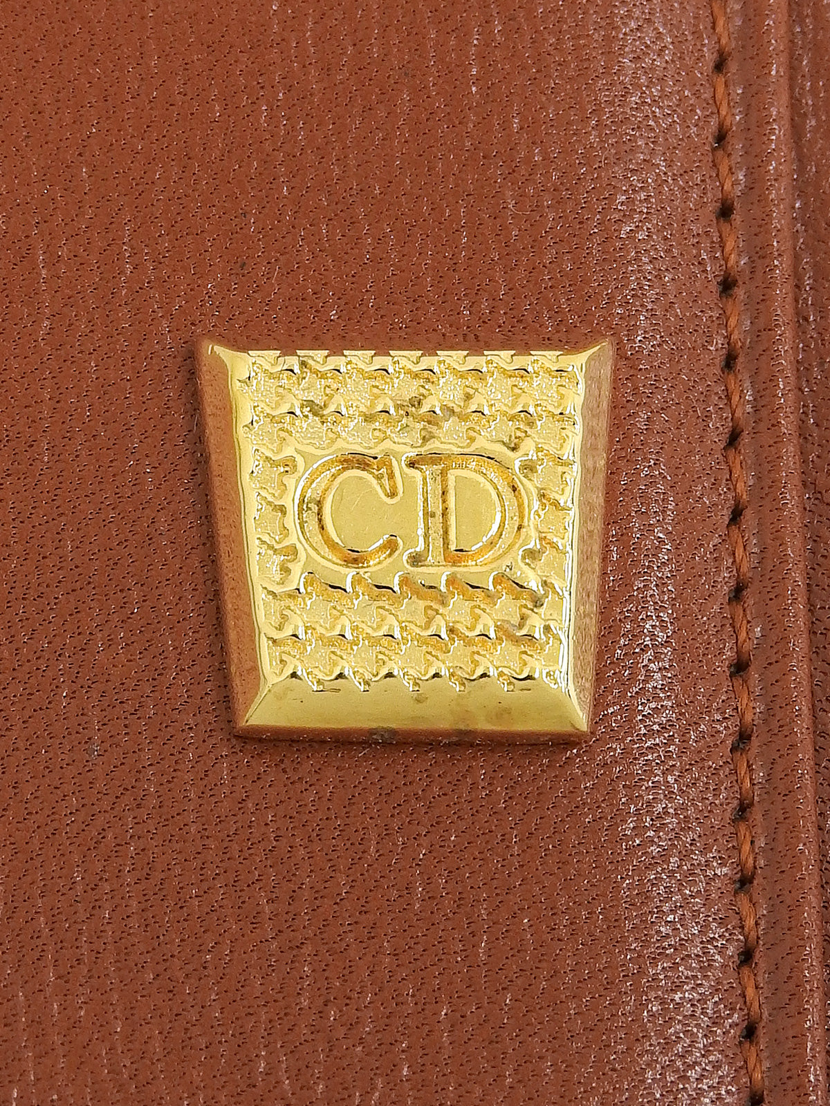 Logo flap key case
