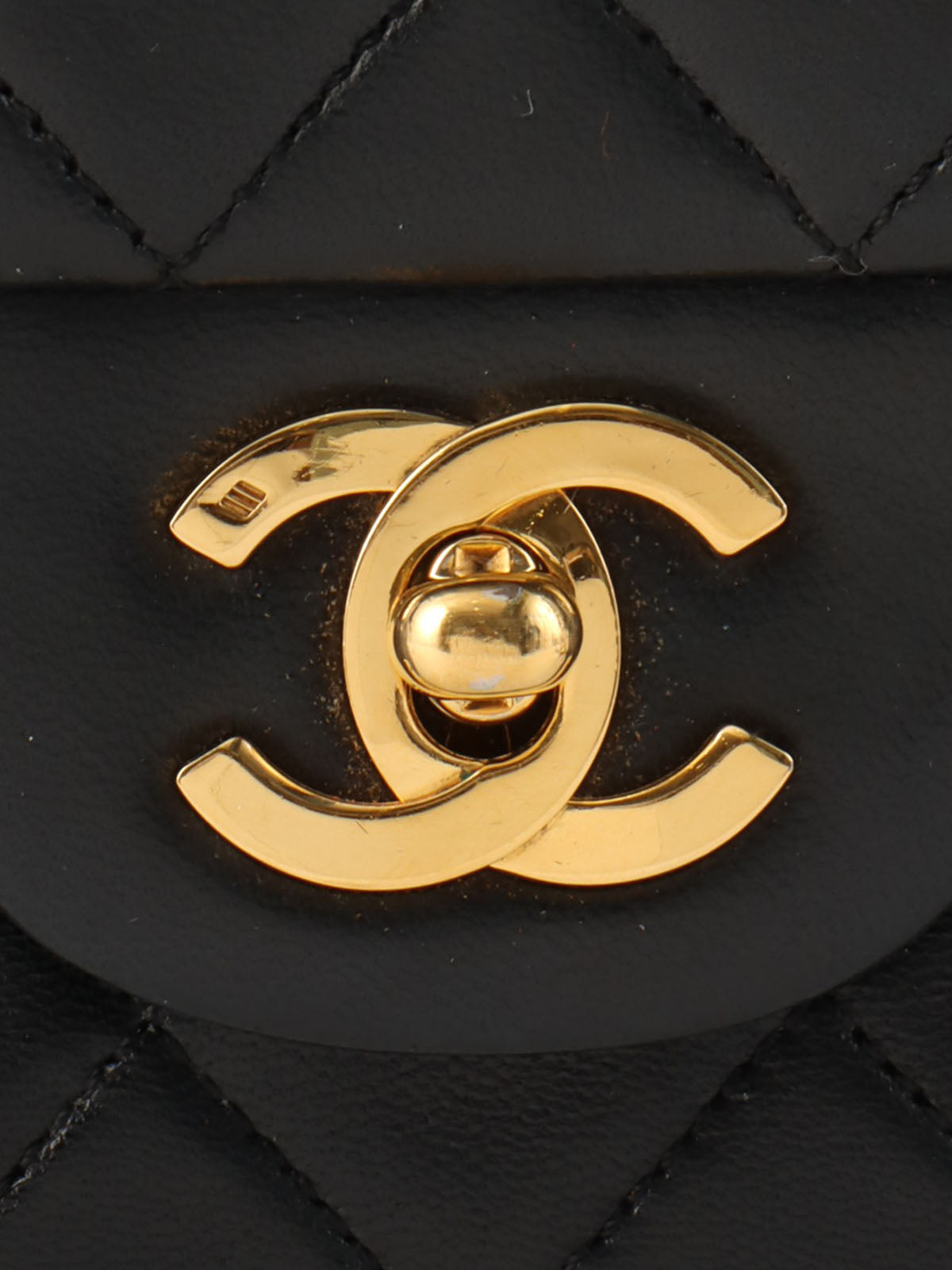 Classic flap chain bag, 23cm, black, made between 1985 and 1990