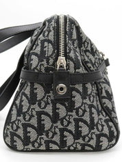 トロッターパターンロゴプレートショルダーバッグ ブラック