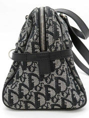 トロッターパターンロゴプレートショルダーバッグ ブラック