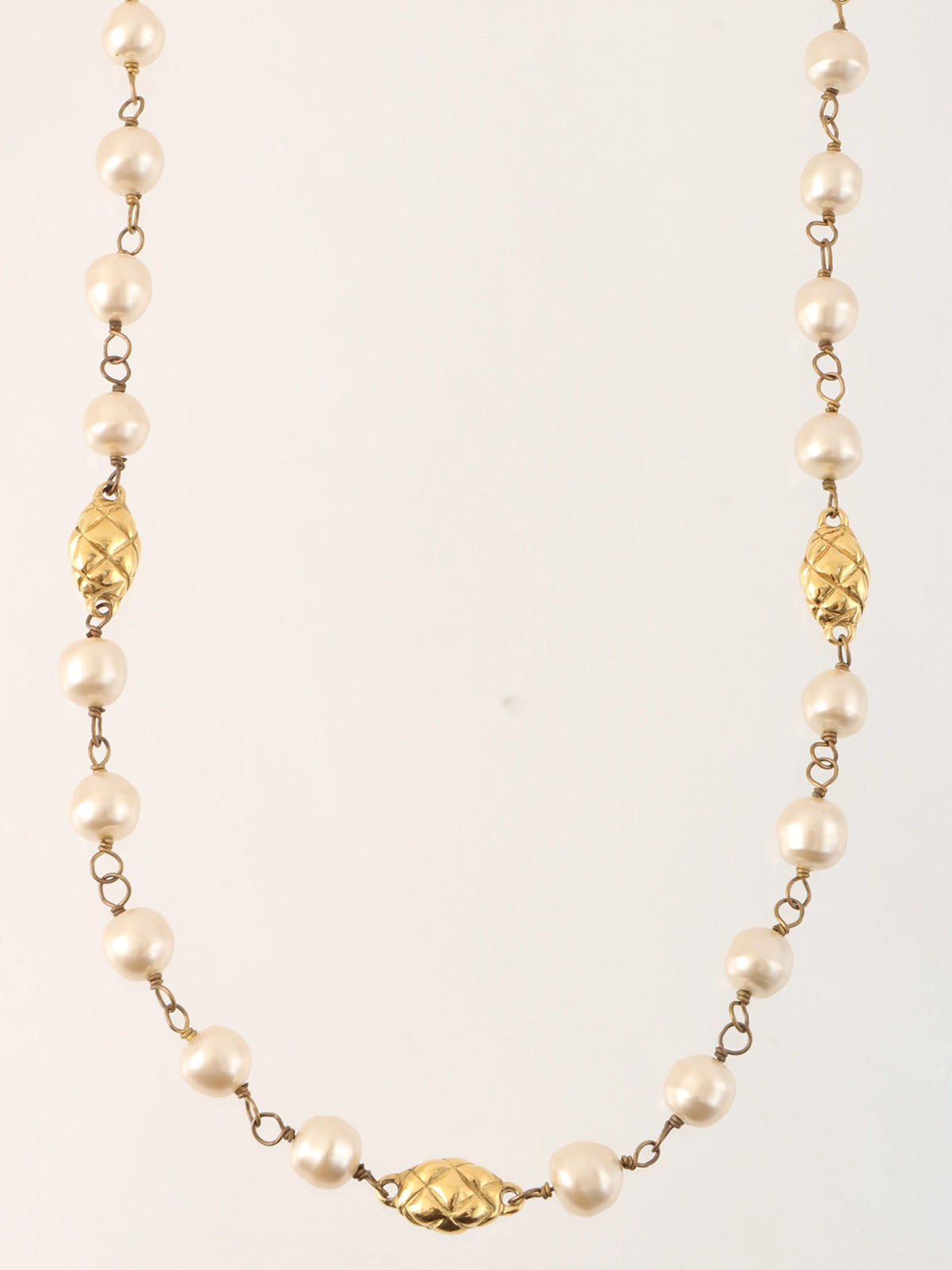 Pearl long necklace in white/gold