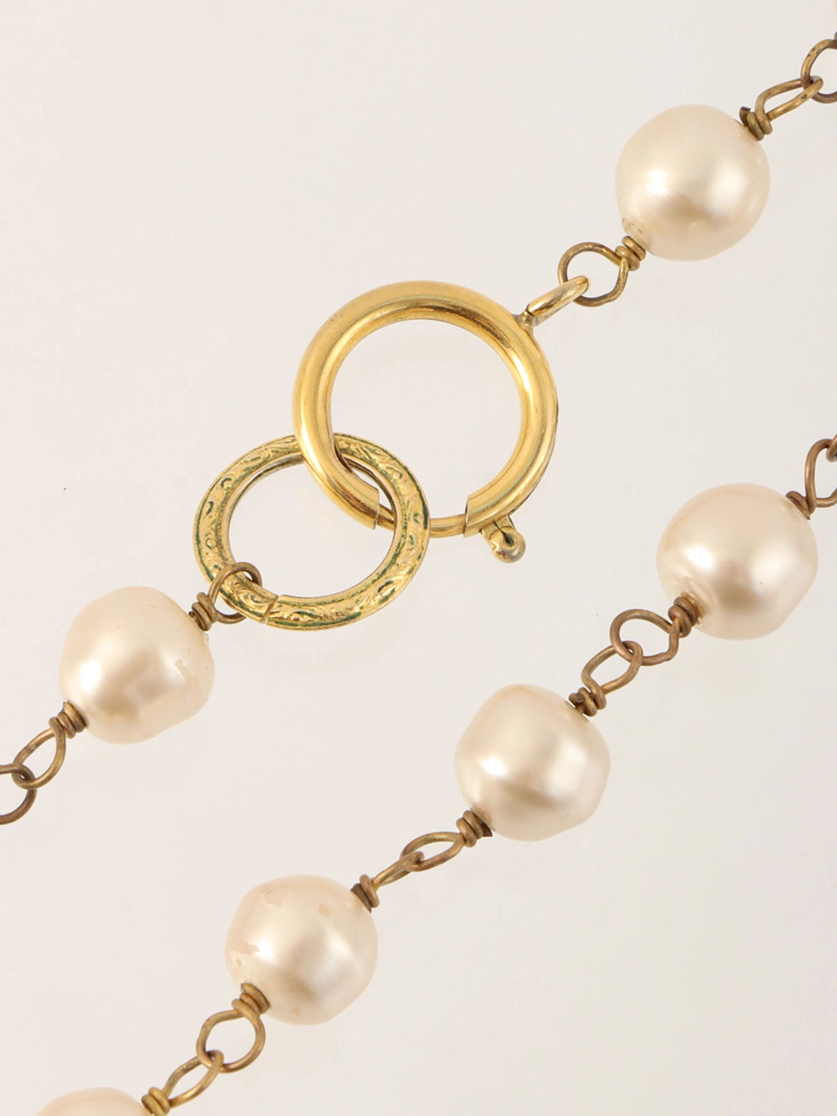 Pearl long necklace in white/gold