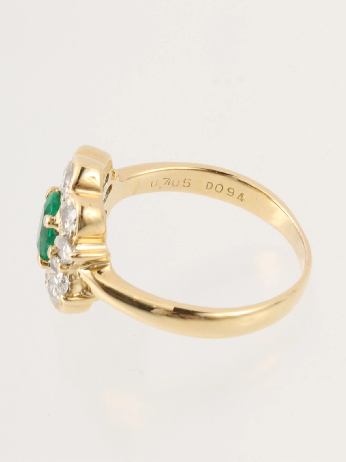 18K Gold/Green Emerald Diamond Design Ring