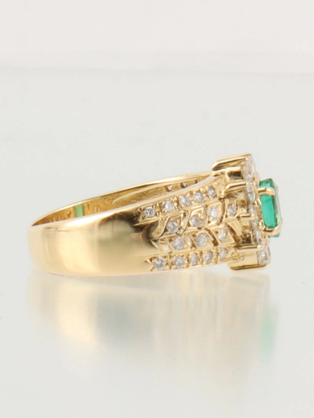 18K Gold/Green Emerald Diamond Design Ring