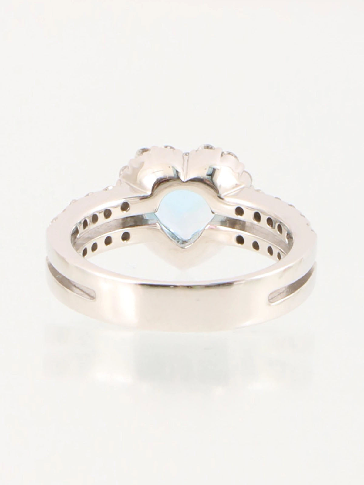 18K Aquamarine Diamond Heart Ring in Silver/Light Blue