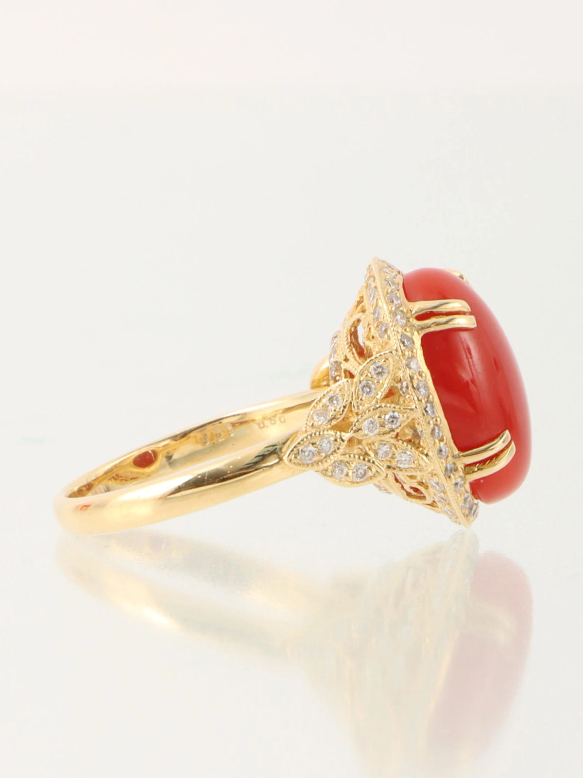 18K Coral and Diamond Oval Motif Ring in Red/Gold