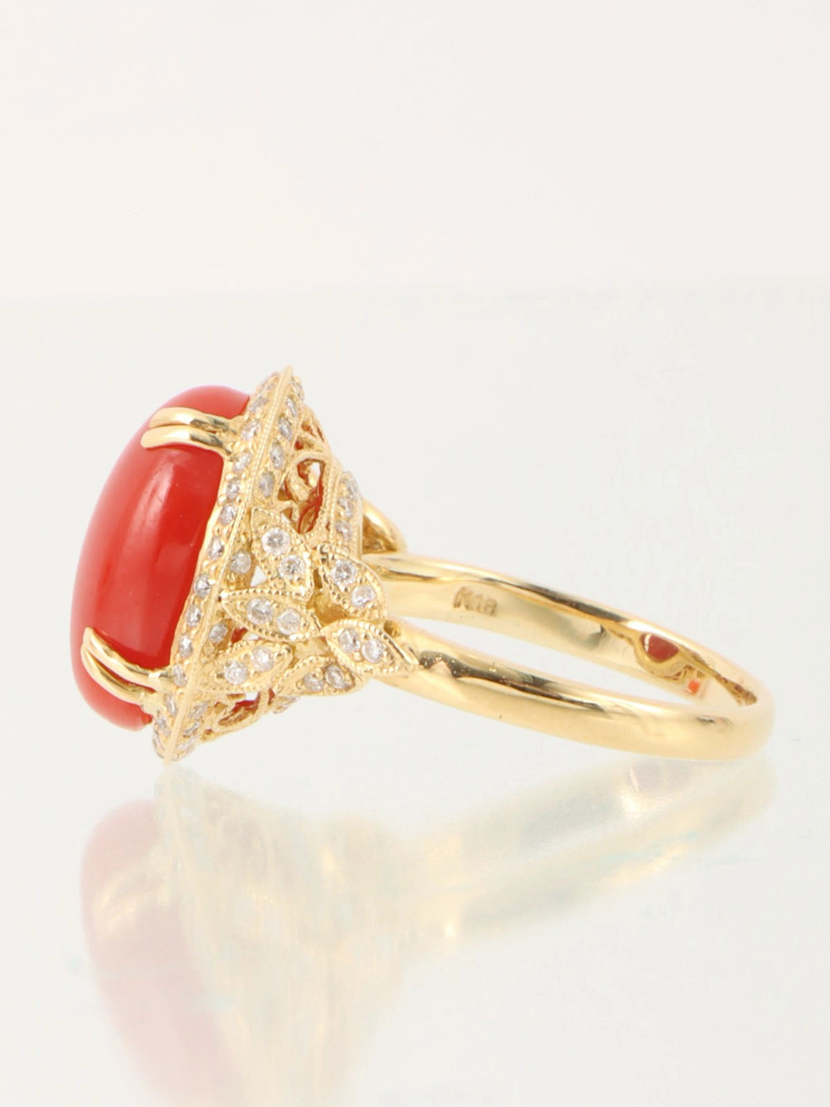 18K Coral and Diamond Oval Motif Ring in Red/Gold