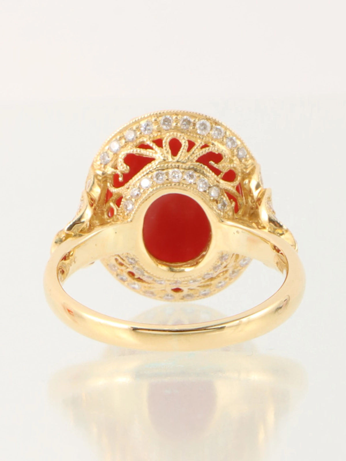 18K Coral and Diamond Oval Motif Ring in Red/Gold