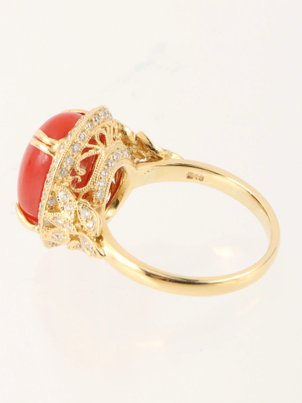 18K Coral and Diamond Oval Motif Ring in Red/Gold