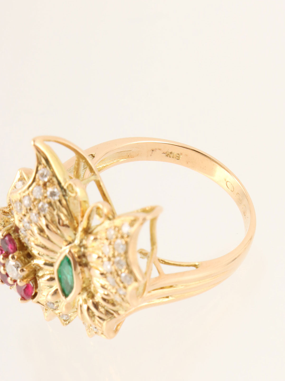 18K 红宝石和钻石花朵和蝴蝶图案戒指(金色/绿色/红色)