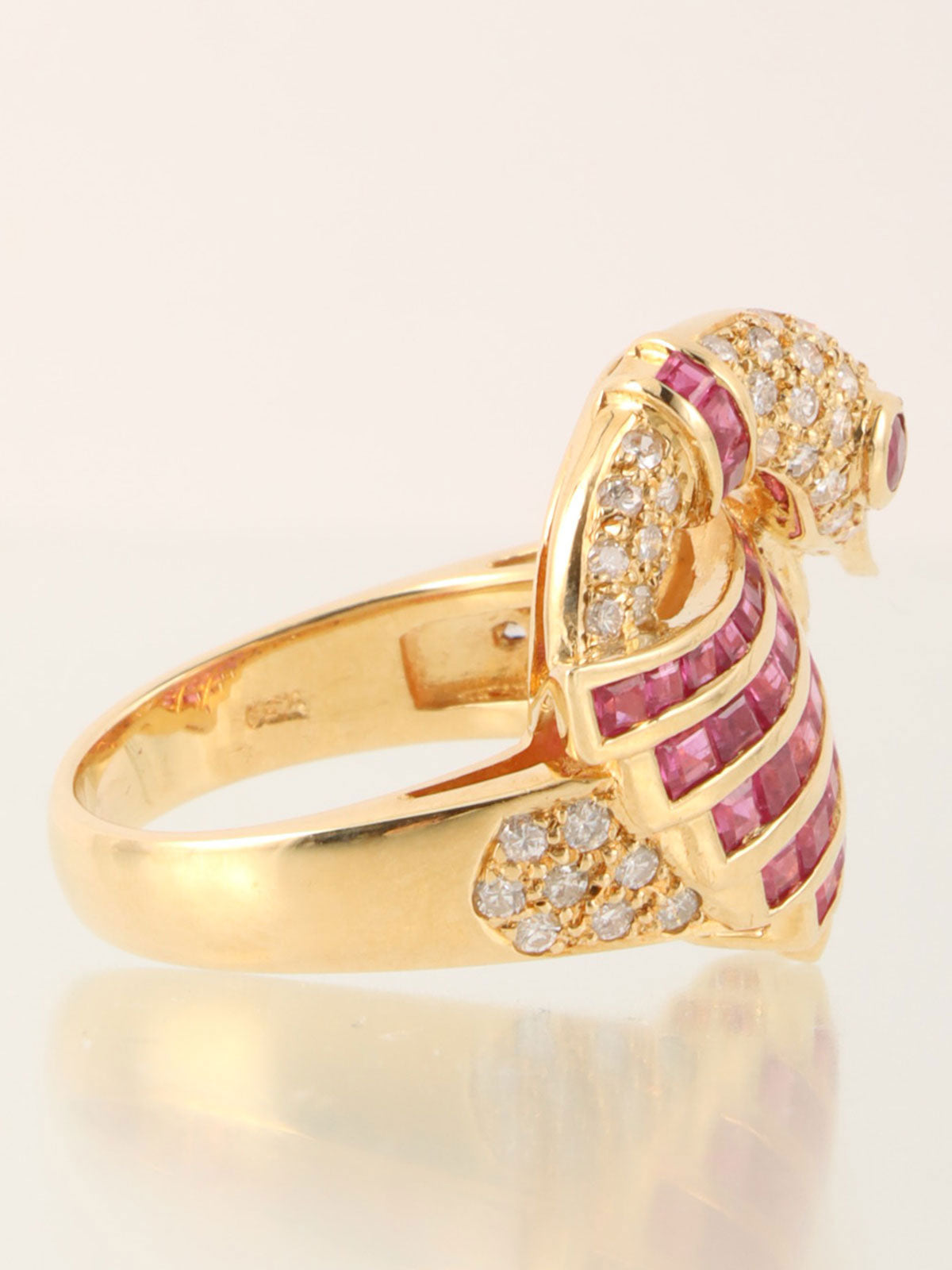 18K Diamond Ruby Swan Motif Ring in Gold/Pink