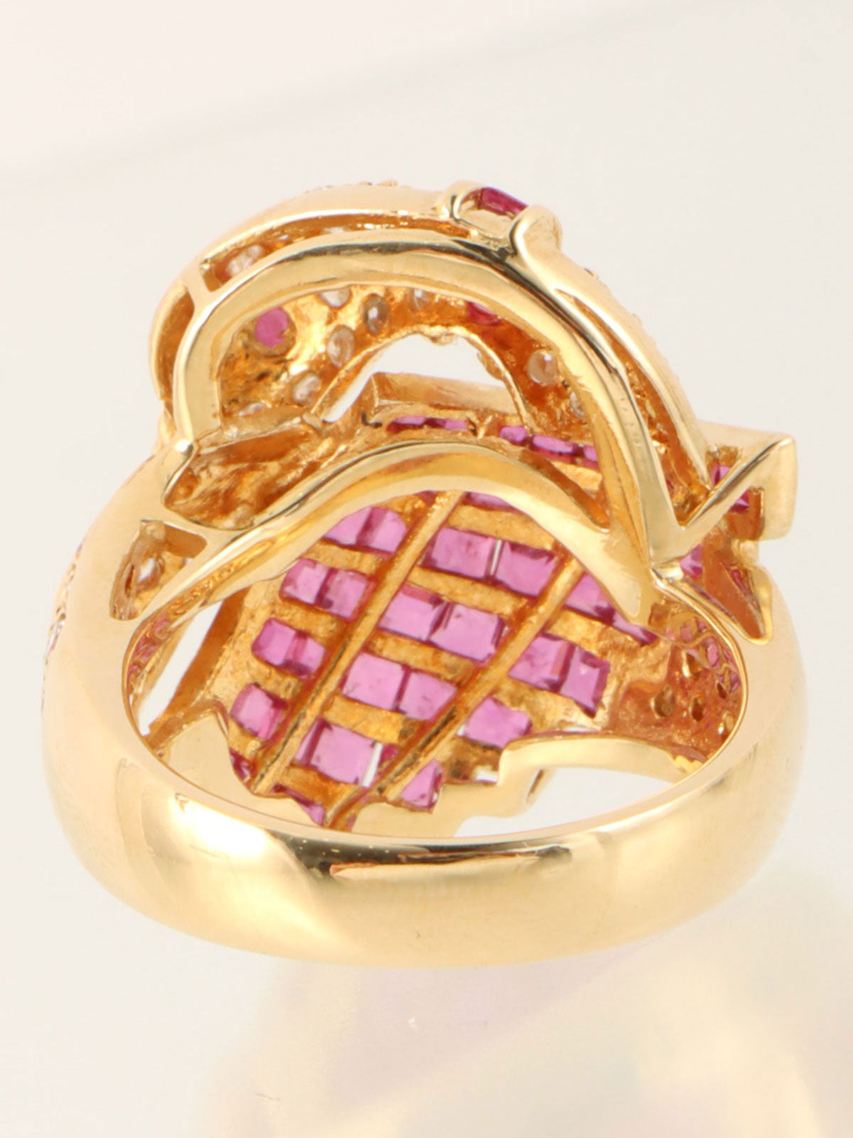 18K Diamond Ruby Swan Motif Ring in Gold/Pink