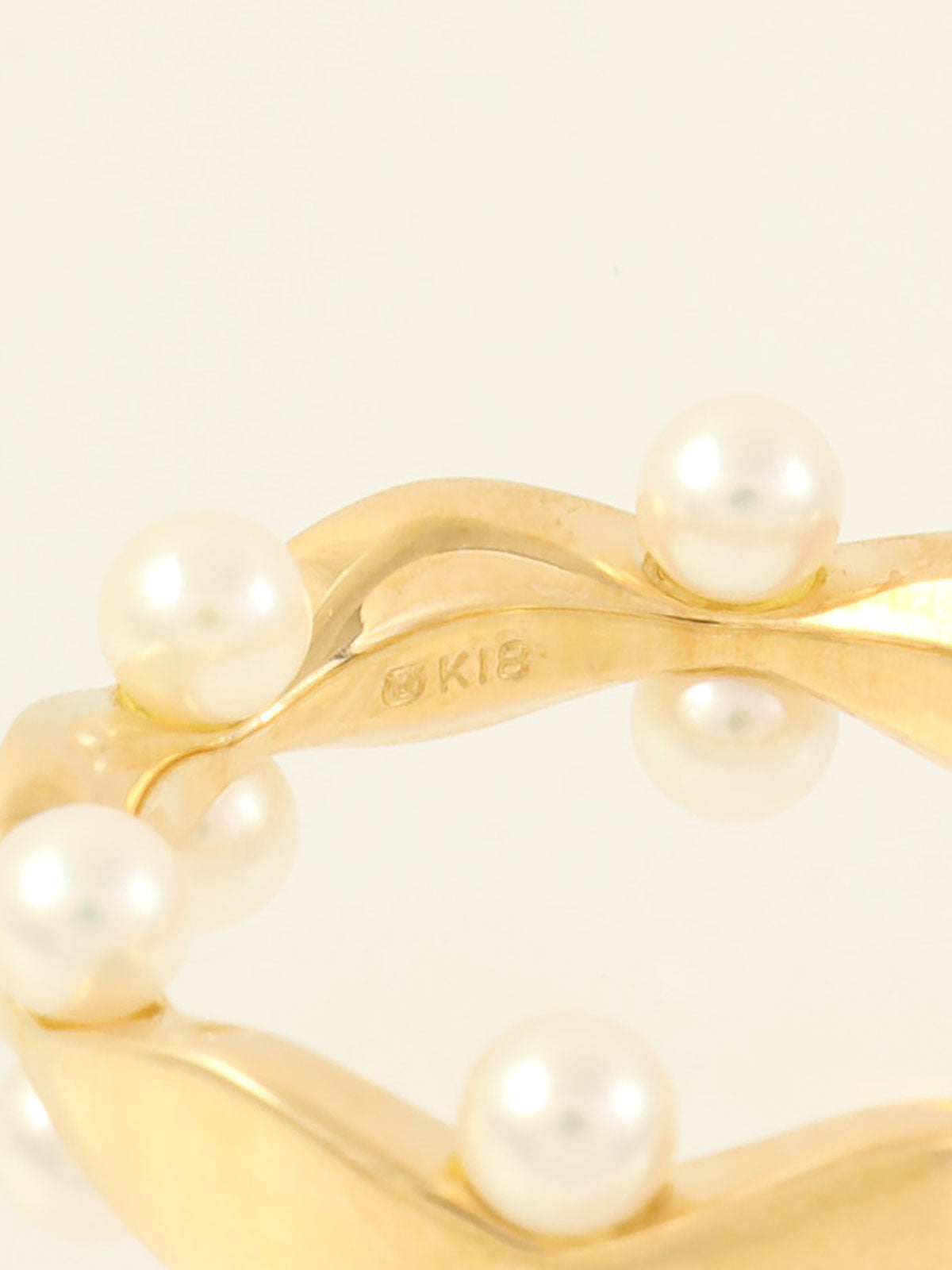 18K Gold Pearl Design Ring