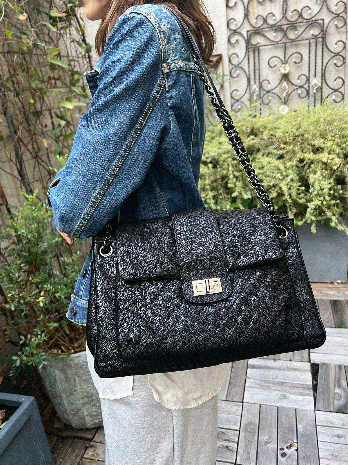 2011 Caviar Skin 2.55 Chain Tote Bag Black