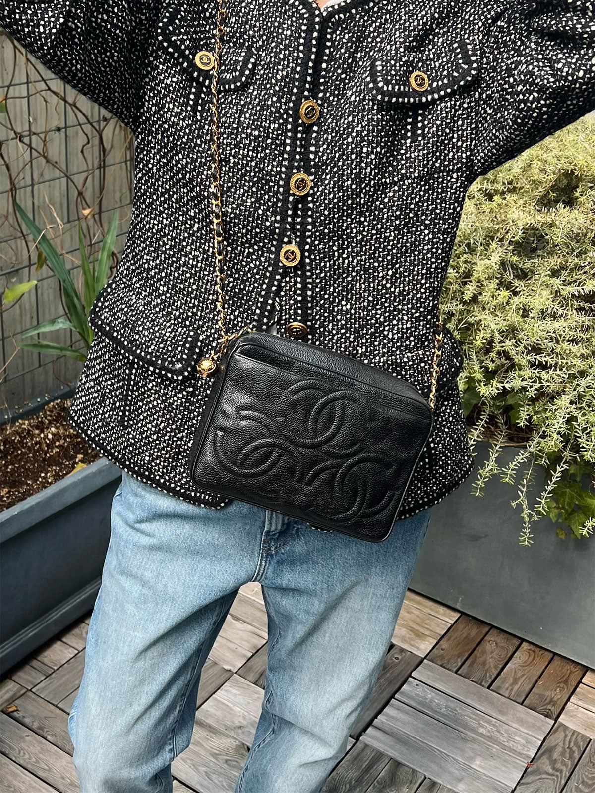 1995 Caviar Skin 三重 CC 标志缝线单肩包 黑色