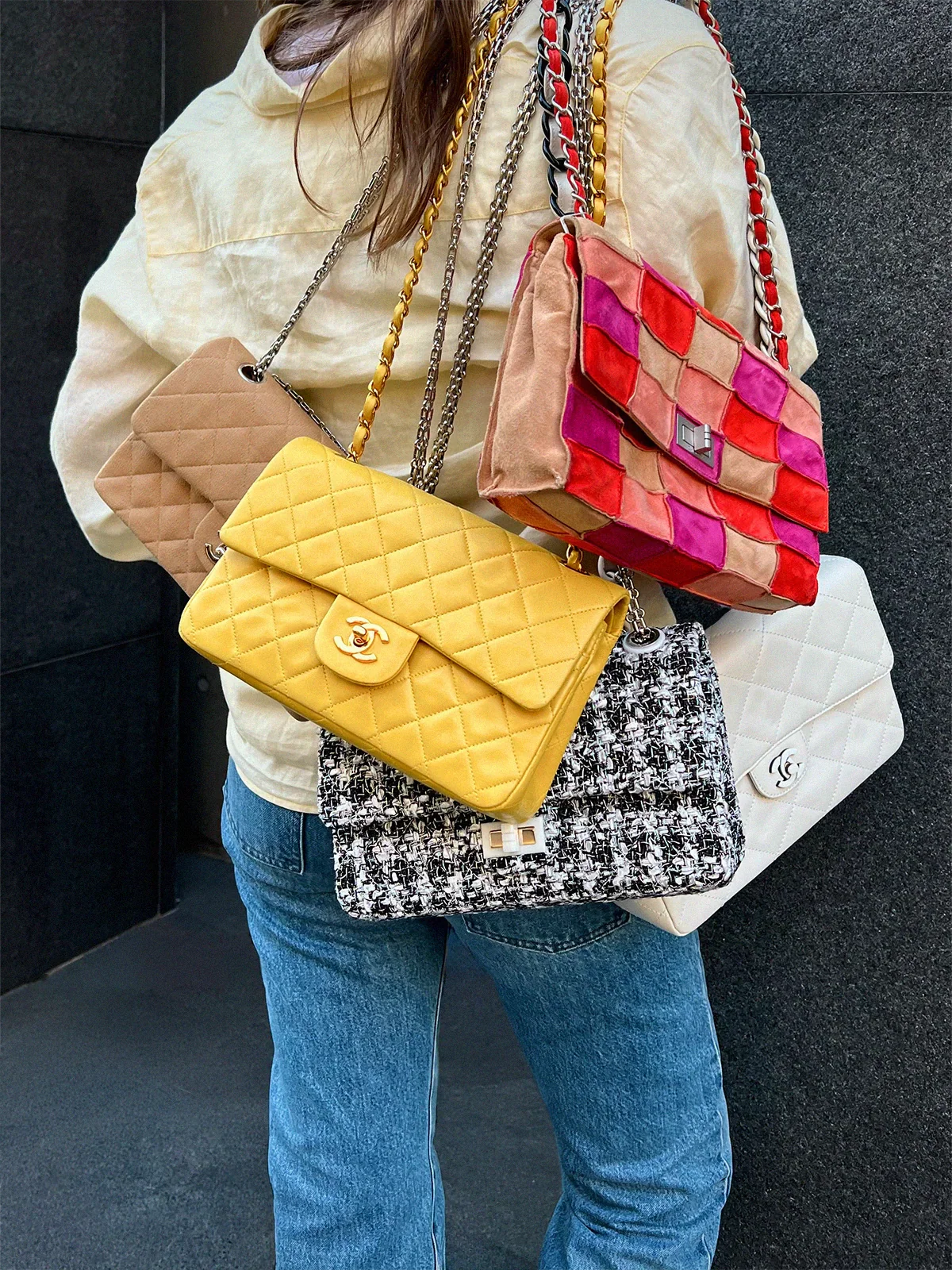 春を彩るヴィンテージシャネルのクラシックバッグ