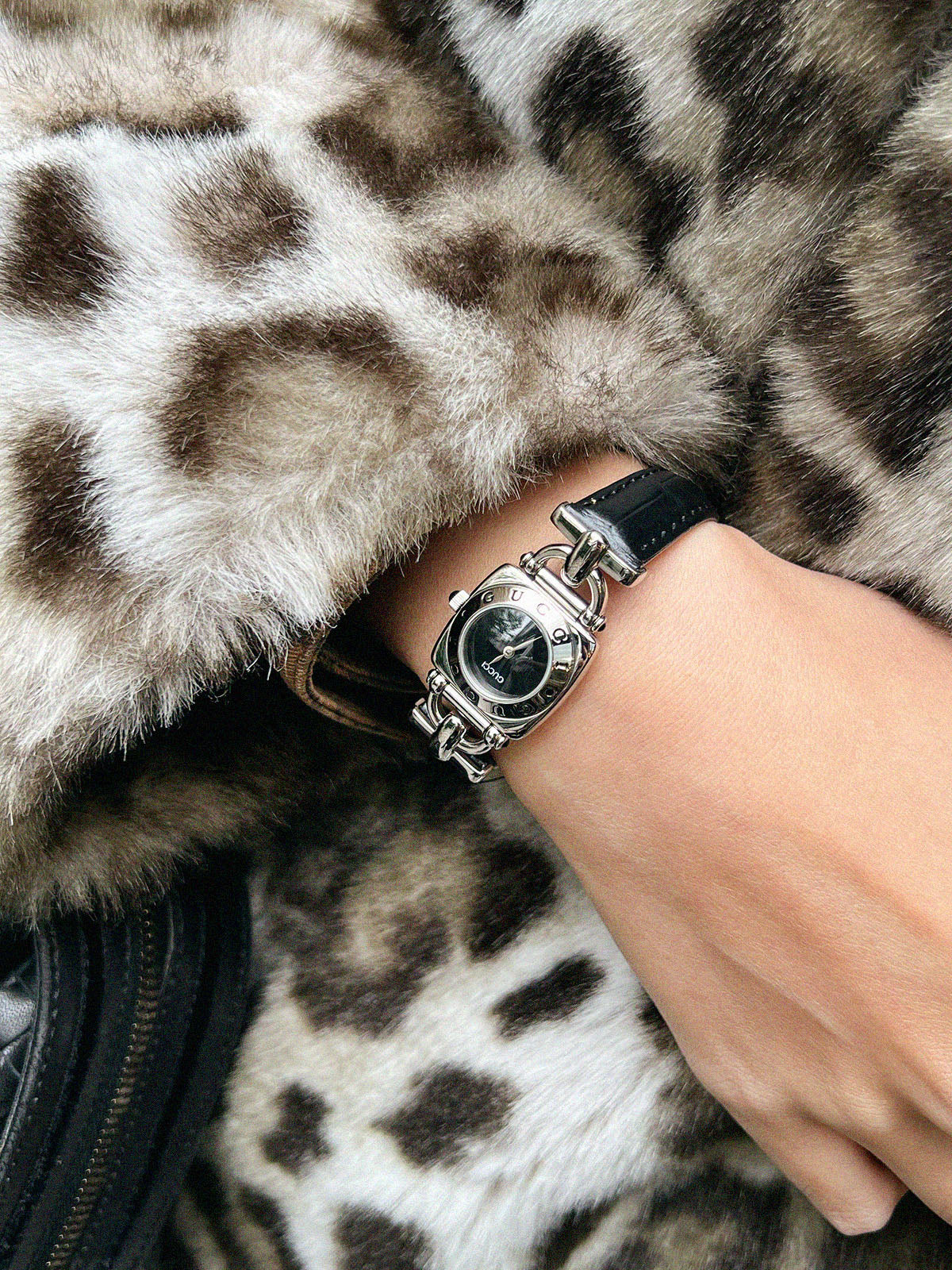 ホースビットラウンドロゴフェイスウォッチ シルバー/ブラック