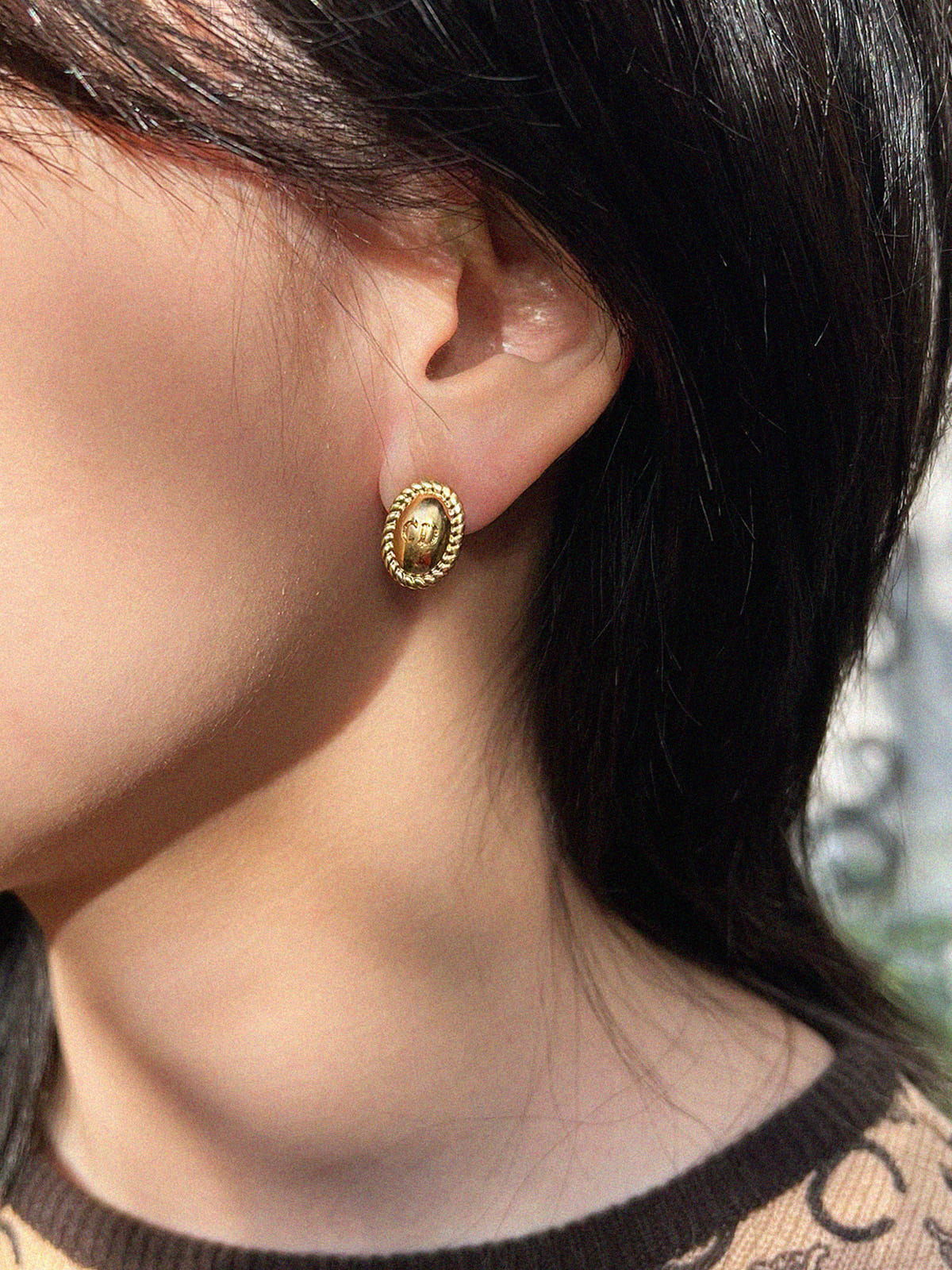 Oval Logo Earrings Gold