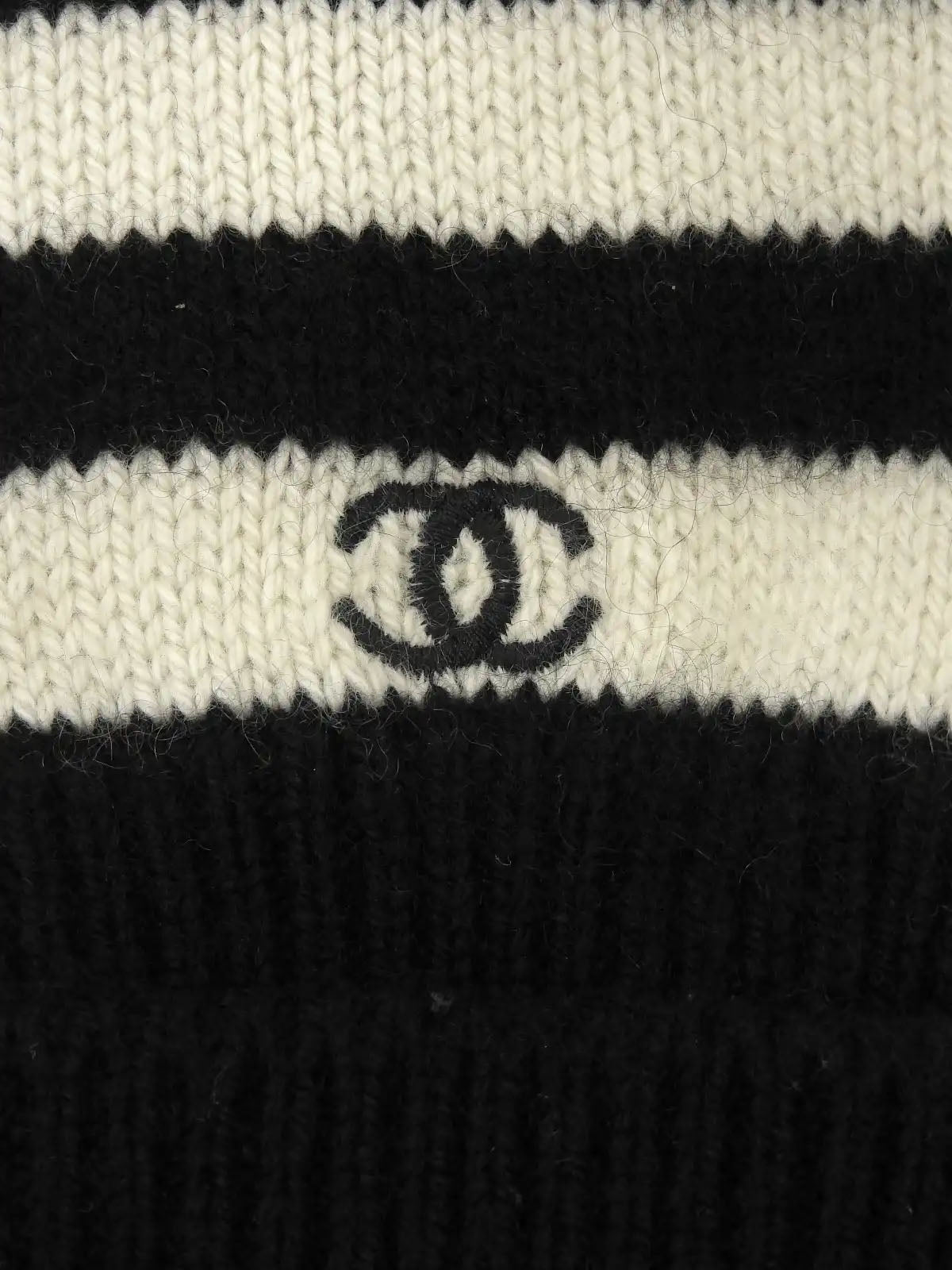 1996年製　カシミアボーダーパターンCCマーク刺繍タートルネックニット　ブラック
