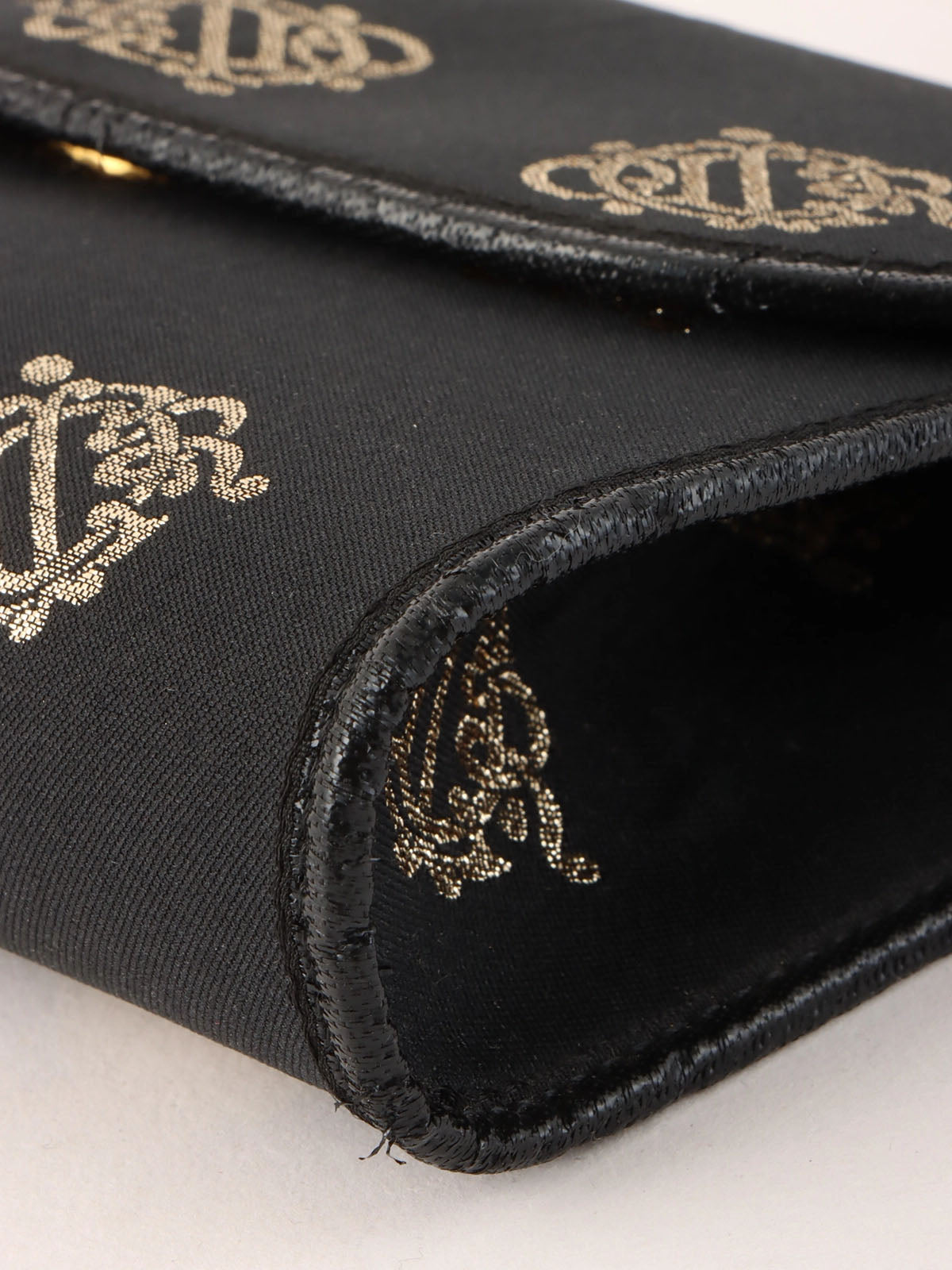 ロゴエンブレムチェーンバッグ　ブラック