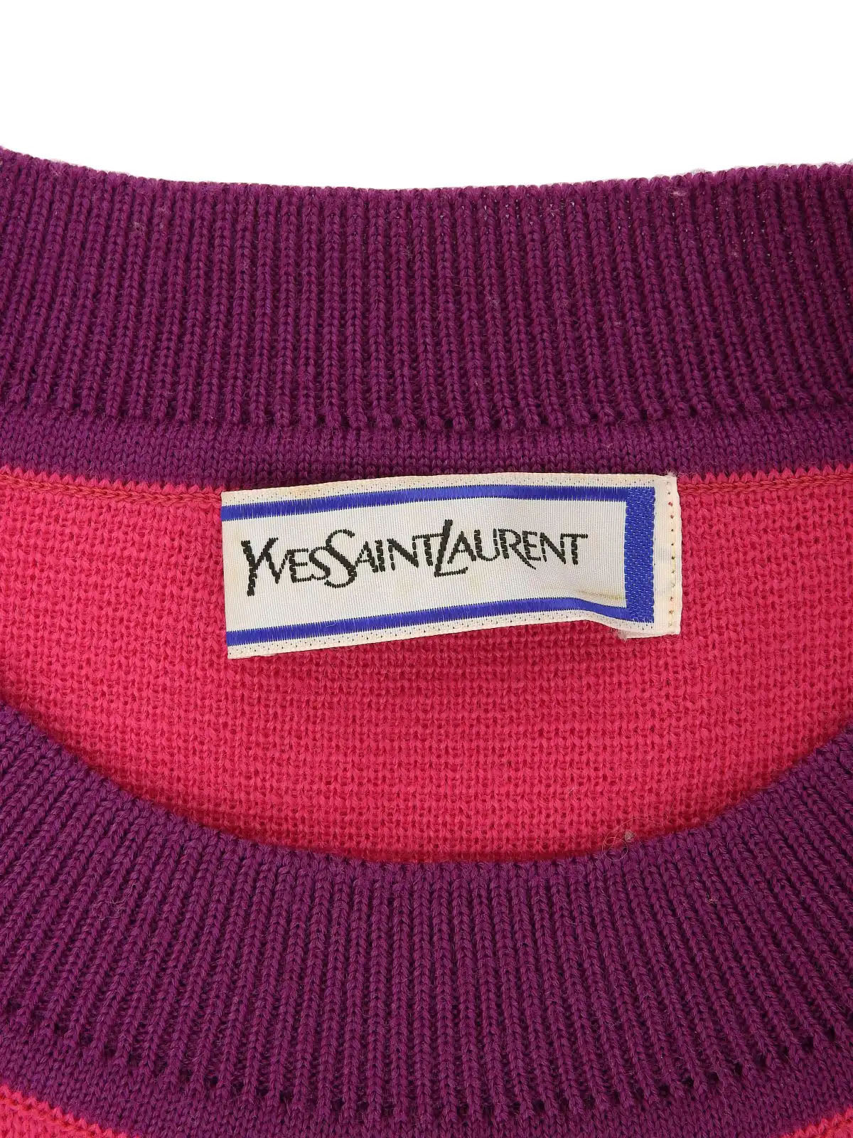 ウールバイカラーダイヤパターンロゴ刺繍セーター　パープル／ピンク