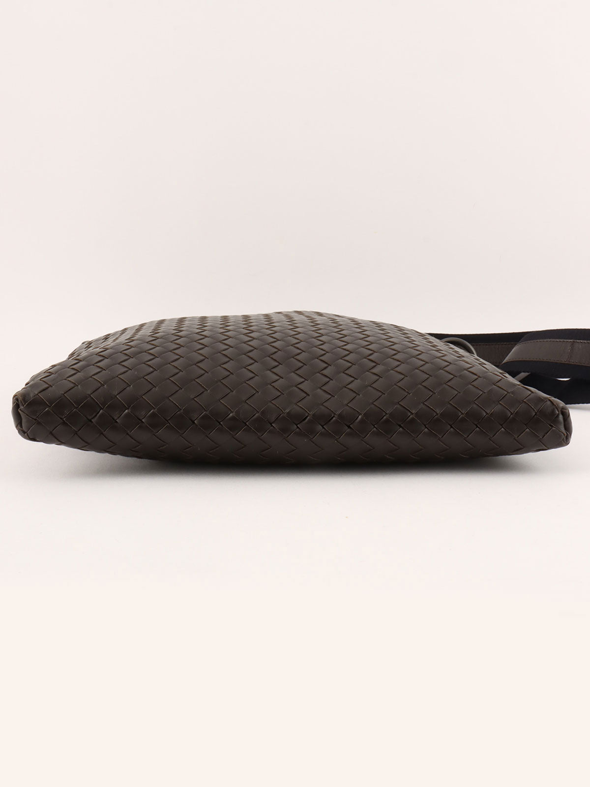 イントレチャートショルダーバッグ ブラウン