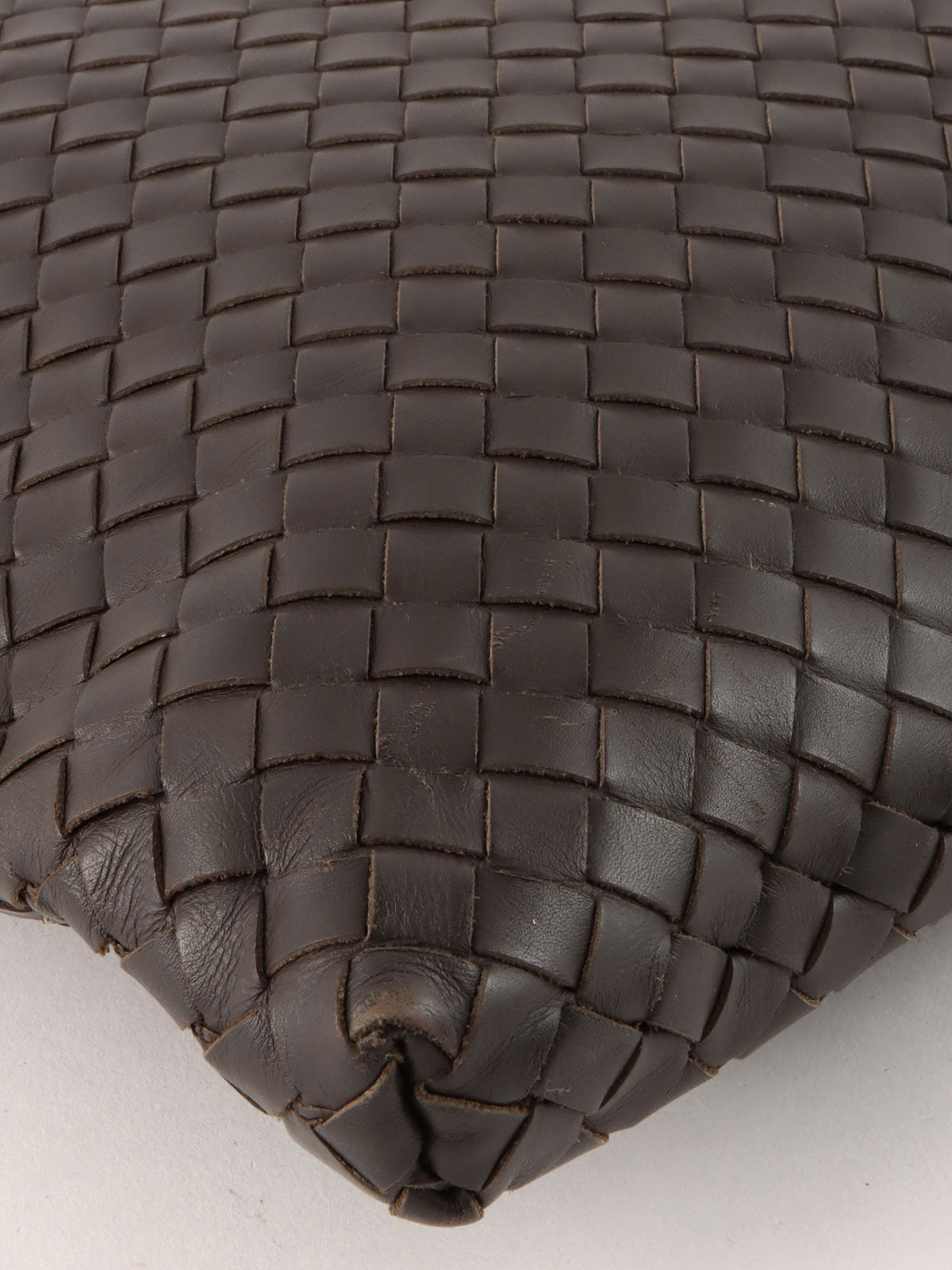 イントレチャートショルダーバッグ ブラウン