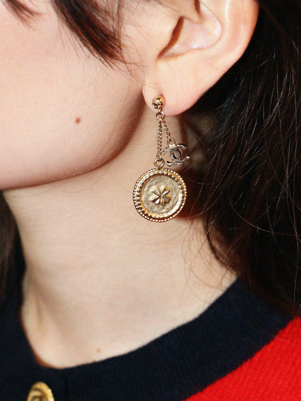 圆形CC标志摇摆耳环（金色）