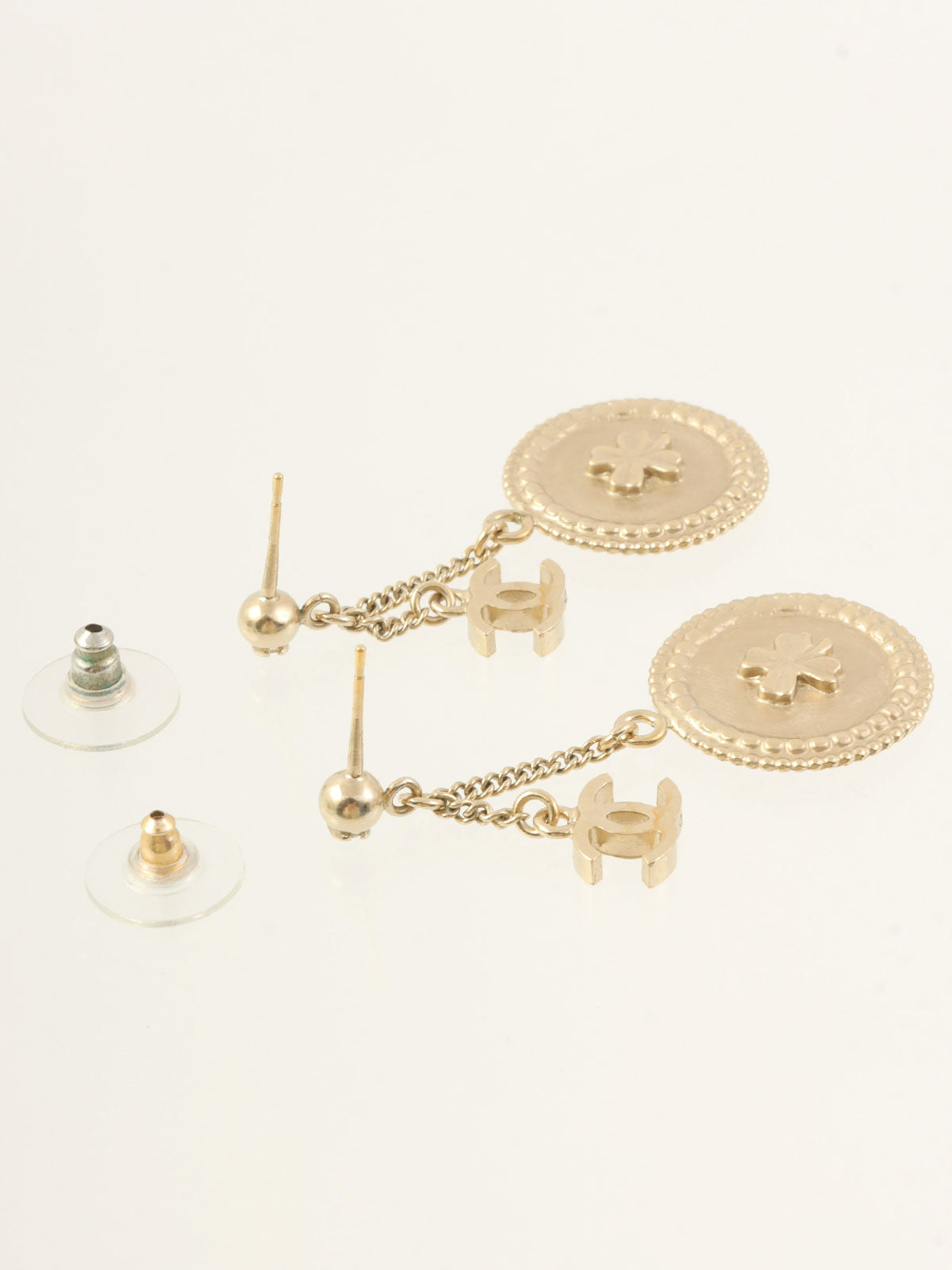 ラウンドCCマークスウィングピアス ゴールド