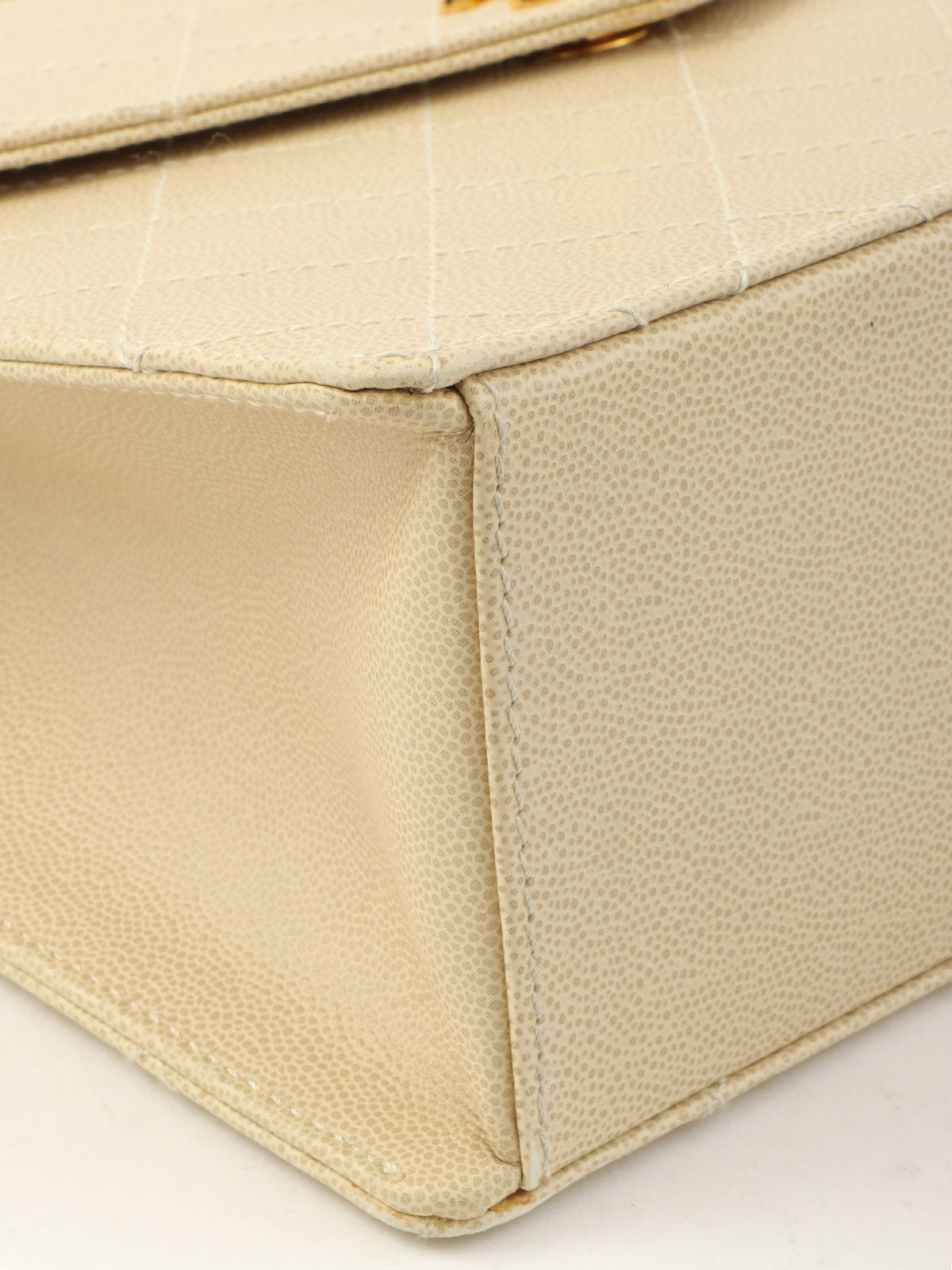 1998年鱼子酱皮CC旋扣手提包，象牙色