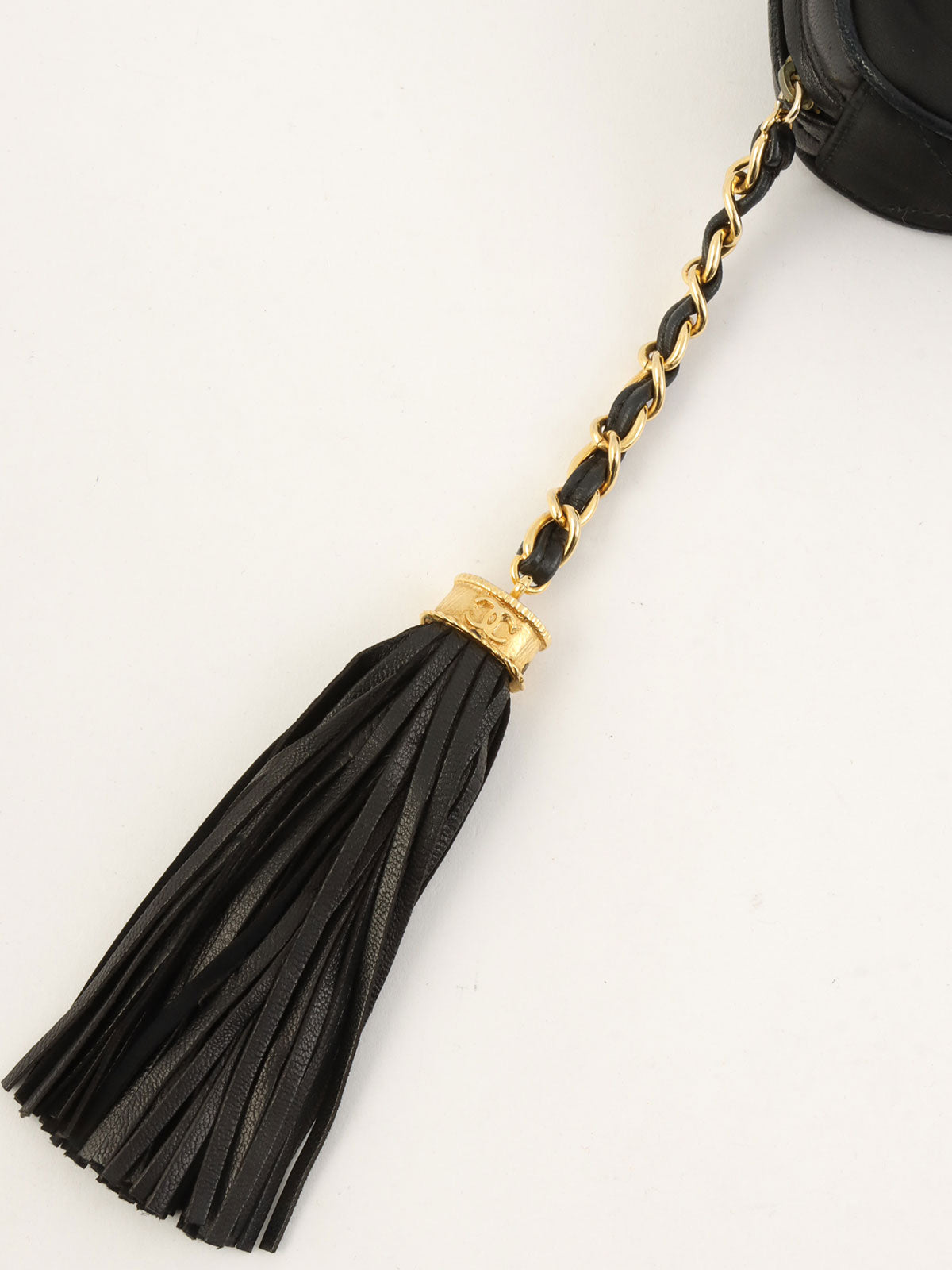 黑色 1990 年代缎面皮革拼接 CC 标志缝线小包