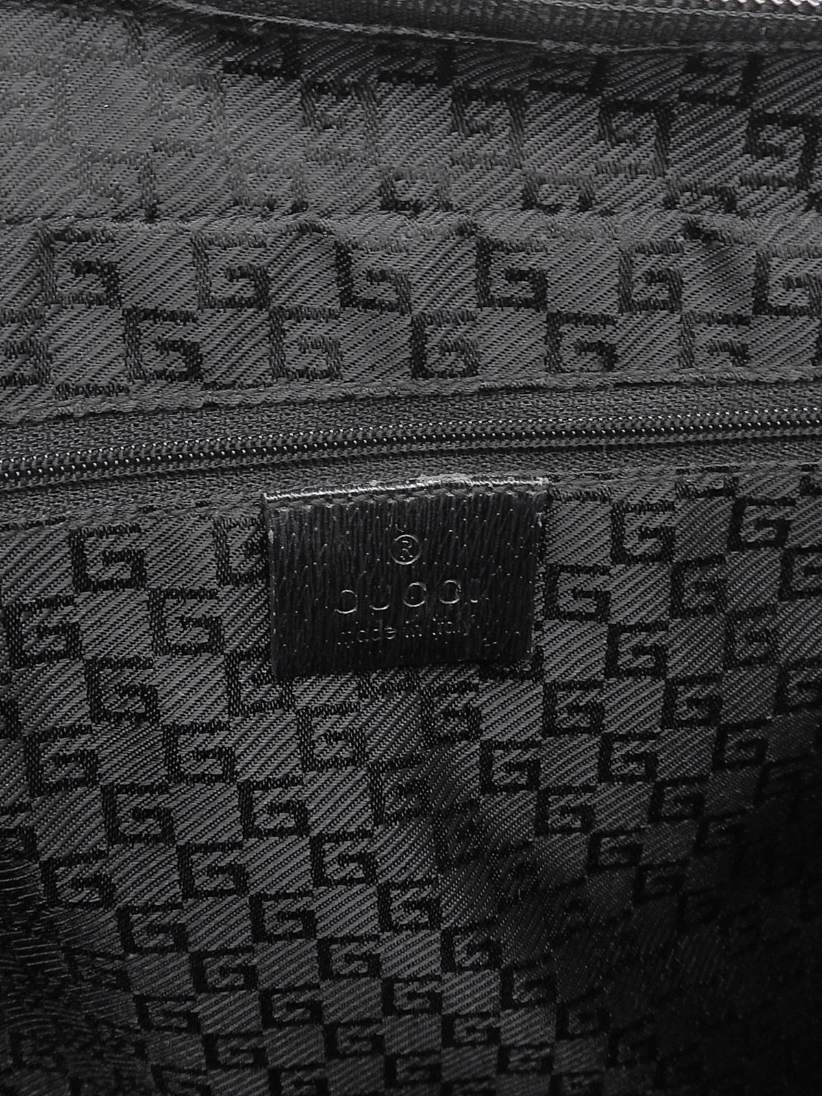 Canvas and leather combination G logo plate handbag in black