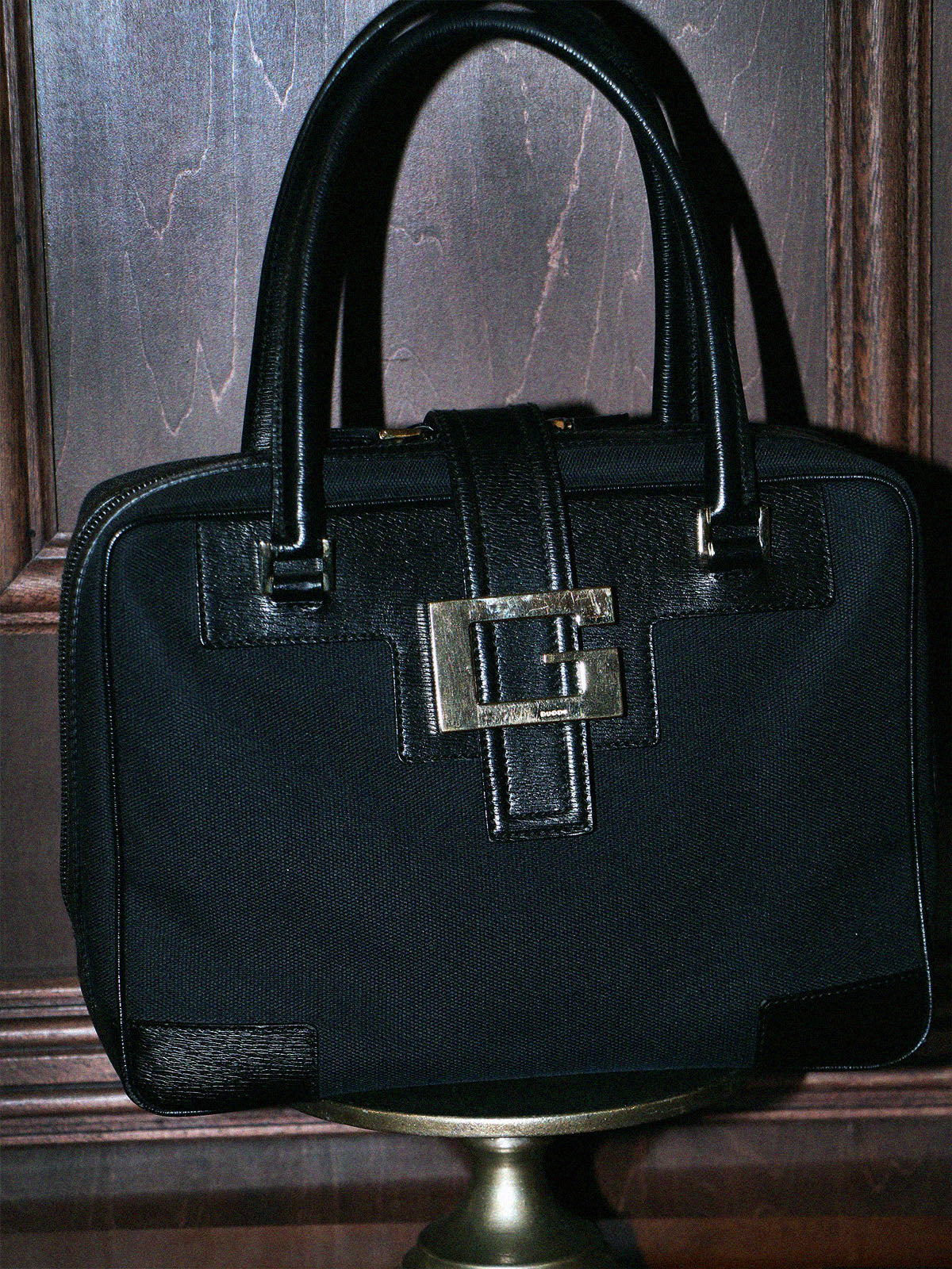 Canvas and leather combination G logo plate handbag in black