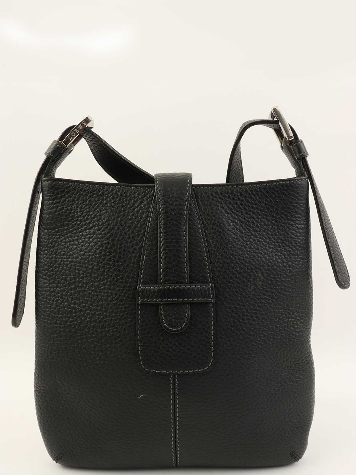 ロゴエンボスショルダーバッグ ブラック