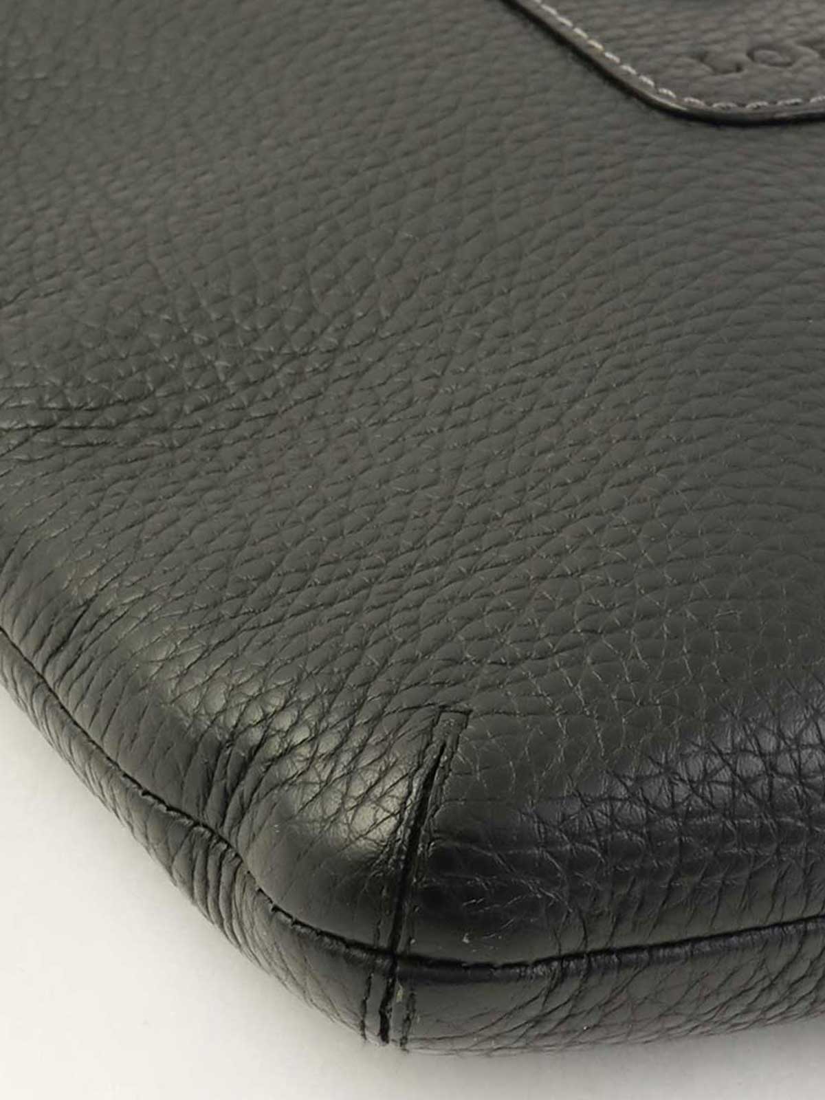 ロゴエンボスショルダーバッグ ブラック