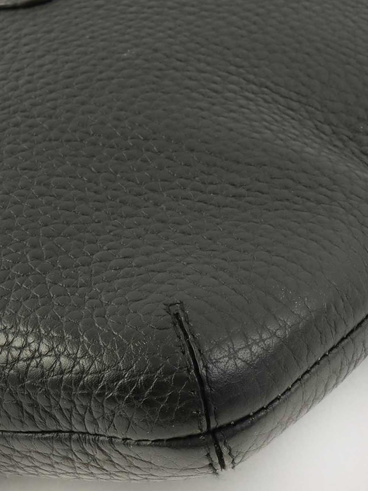 ロゴエンボスショルダーバッグ ブラック