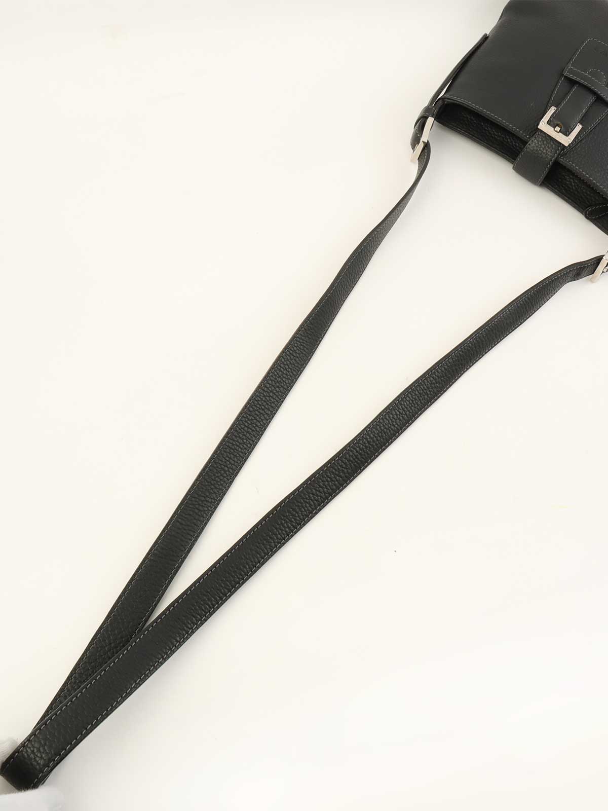 ロゴエンボスショルダーバッグ ブラック