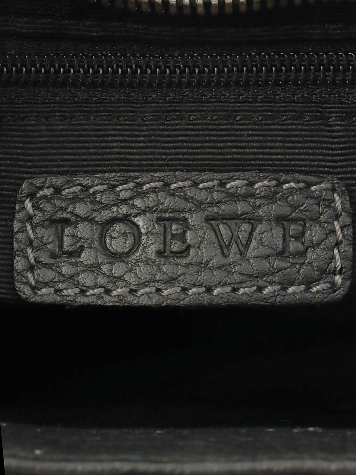 ロゴエンボスショルダーバッグ ブラック