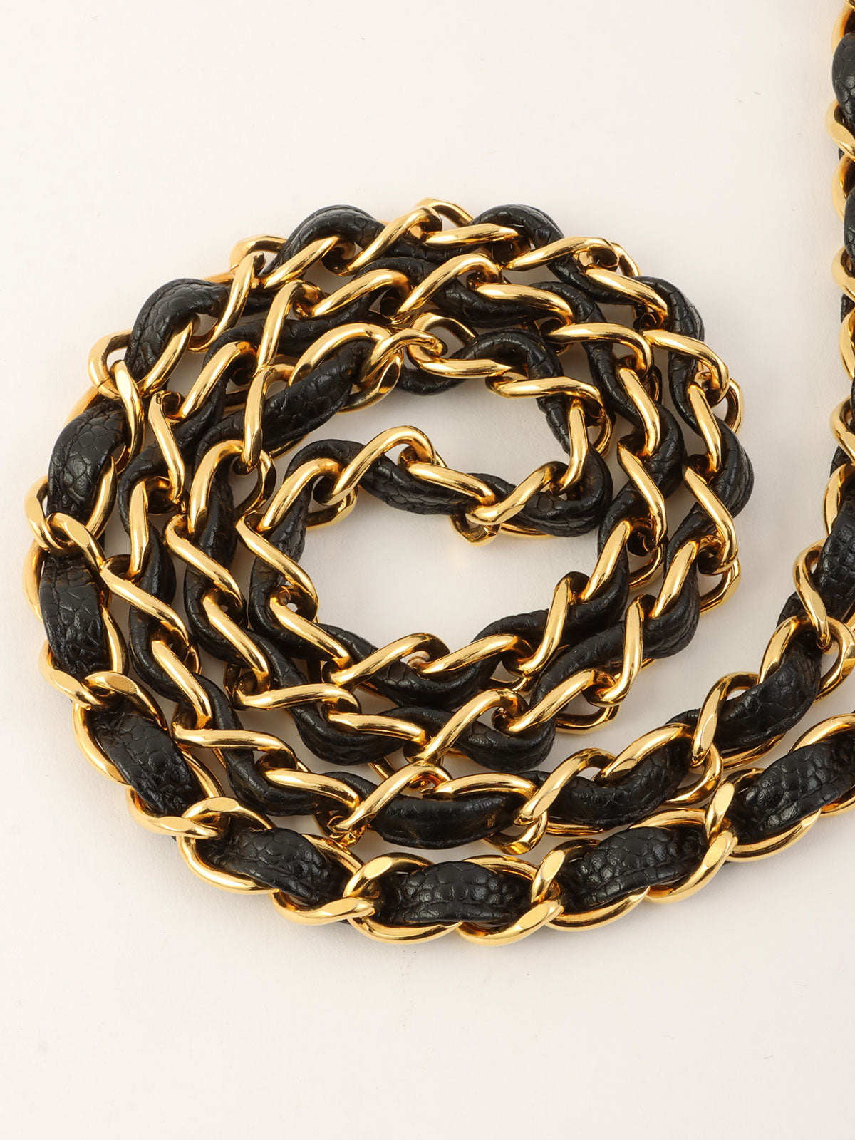 1995年頃製 キャビアスキンダイアナフラップチェーンバッグ22cm ブラック