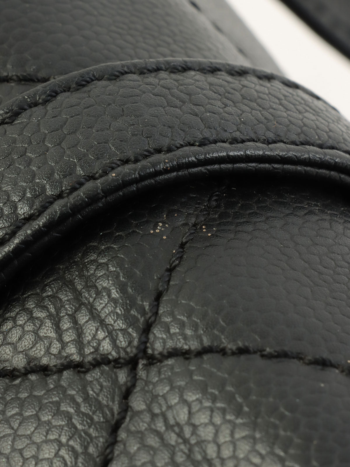 2005年鱼子酱皮2.55旋扣式手提包 黑色