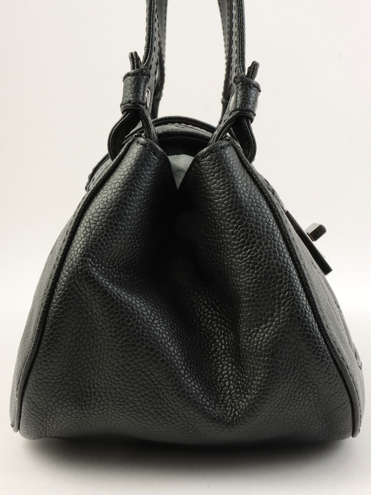 2005年頃製 キャビアスキン2.55ターンロックプレートハンドバッグ ブラック