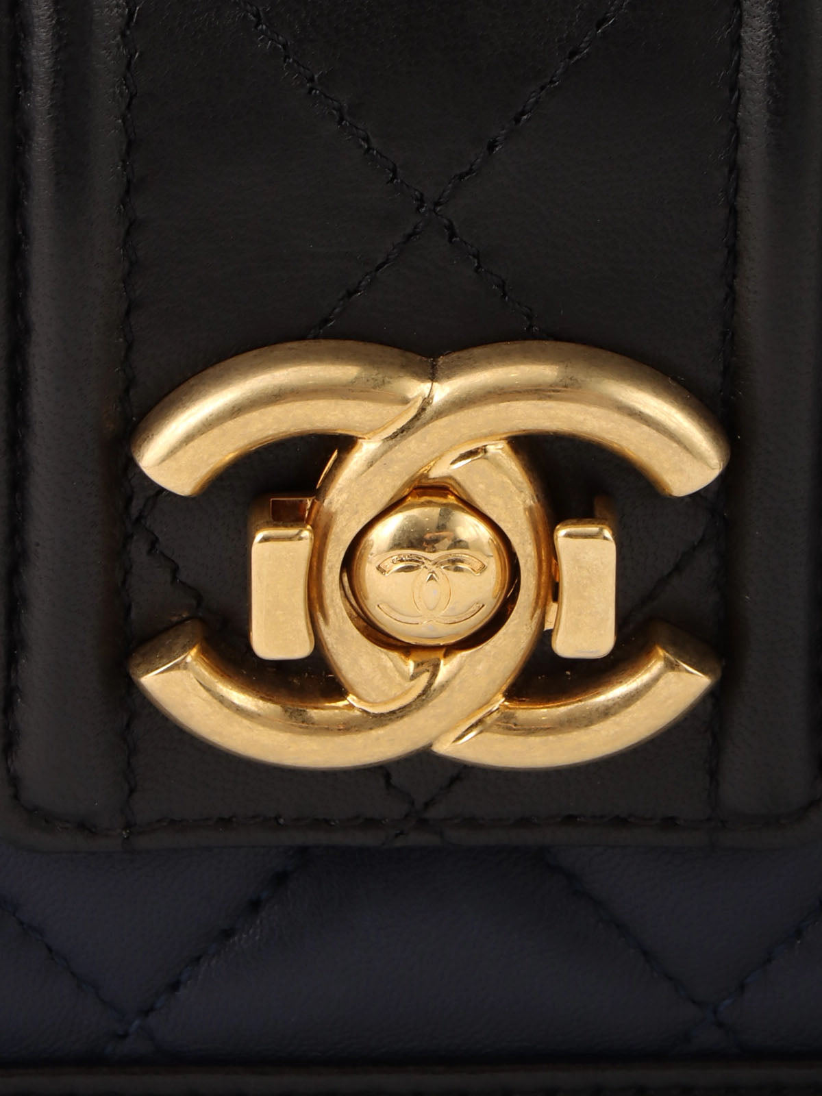 2014年頃製　バイカラーCCマークチェーンショルダーバッグ　ネイビー／ブラック