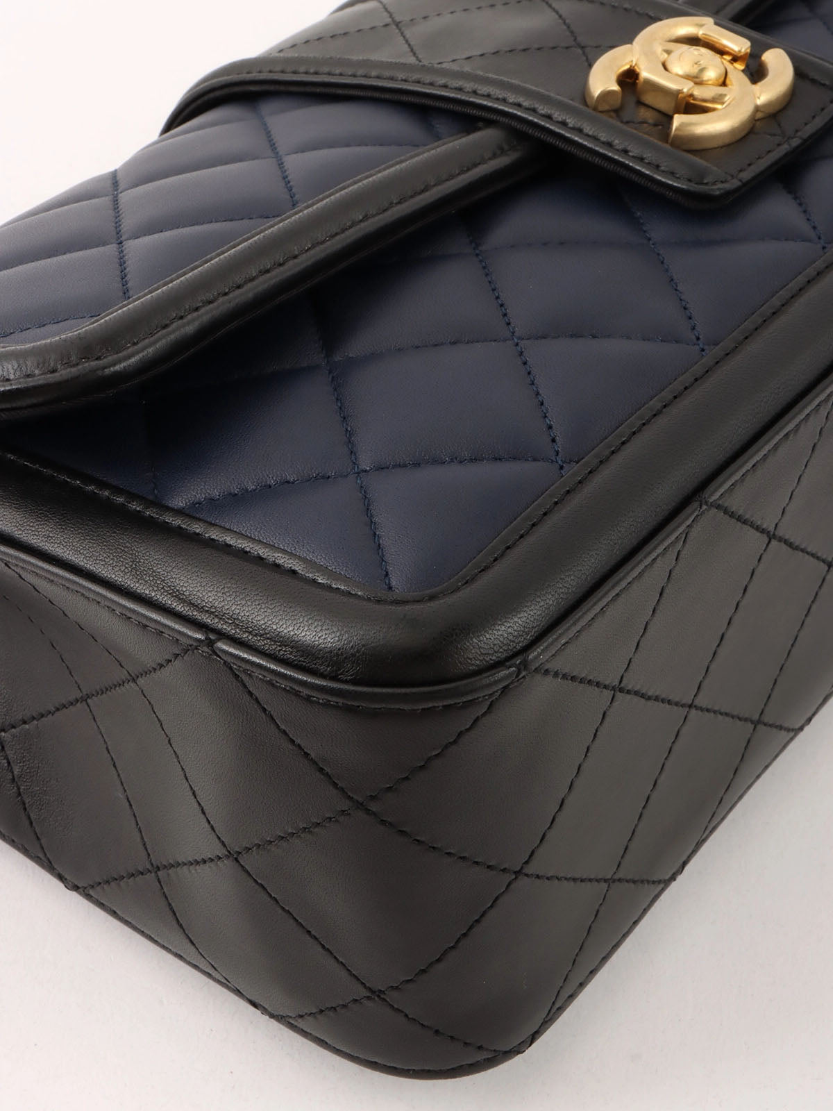 2014年頃製　バイカラーCCマークチェーンショルダーバッグ　ネイビー／ブラック